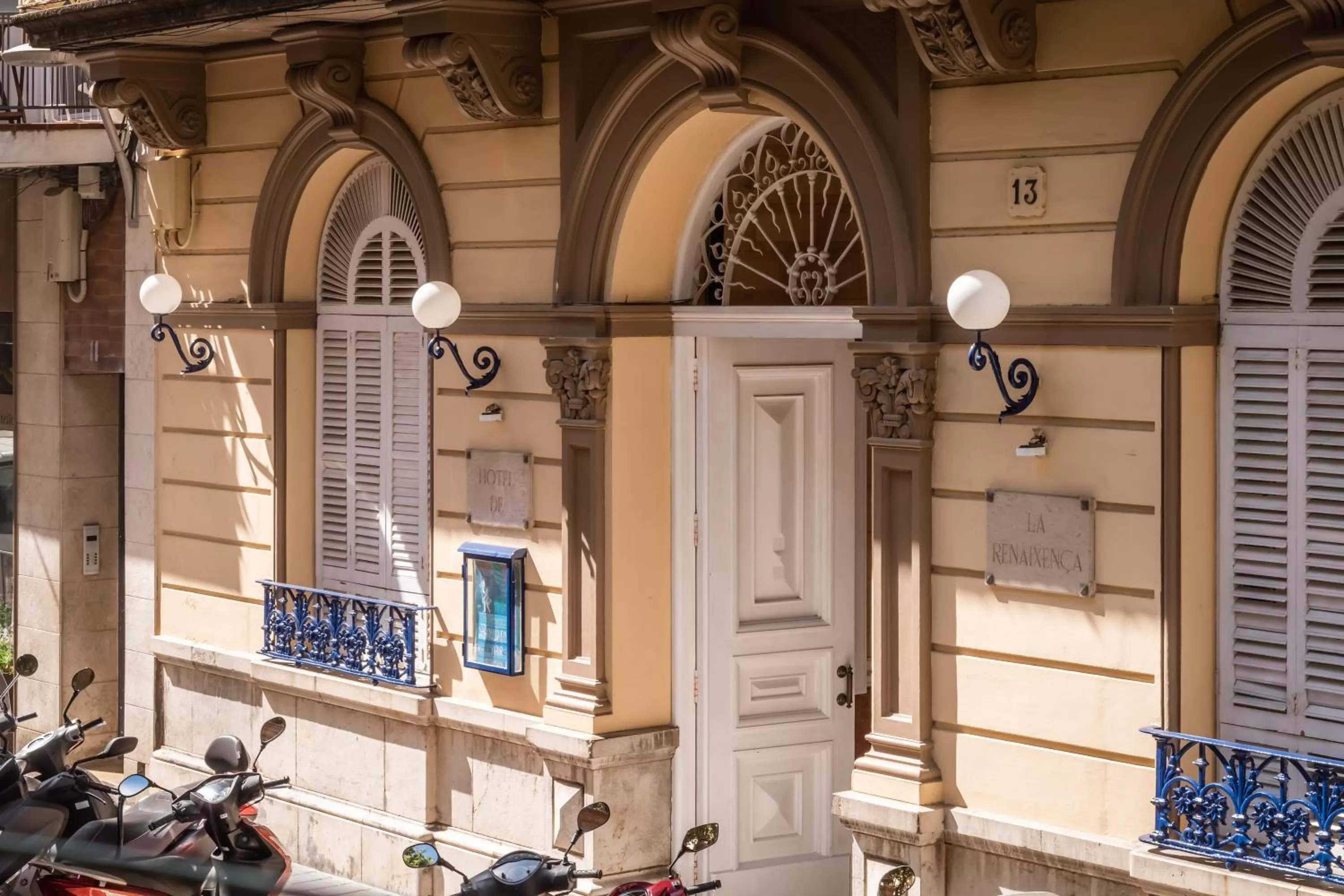 Facade/entrance in Hotel Medium Renaixença