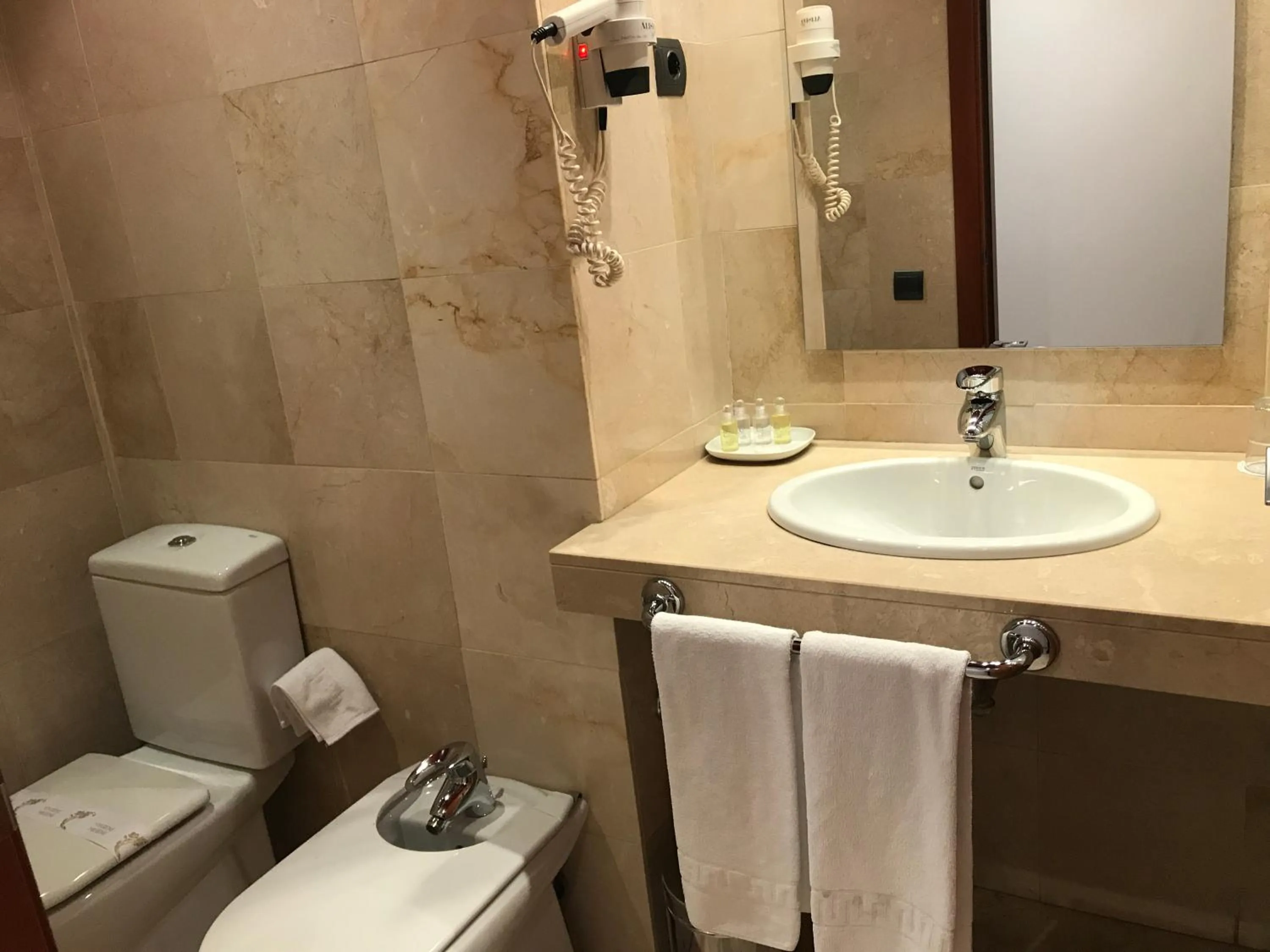 Bathroom in Hotel Calasanz