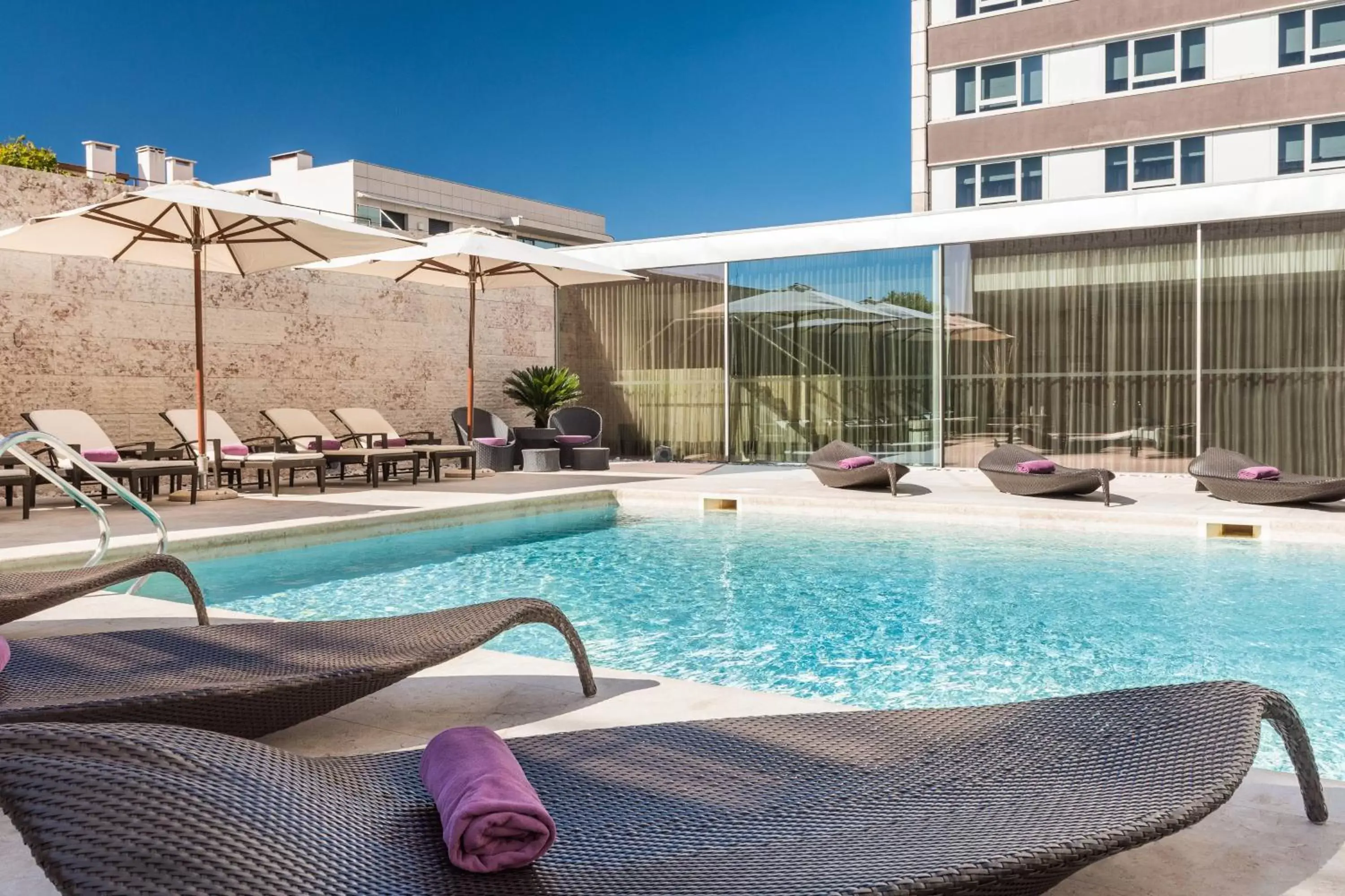 Swimming Pool in Sheraton Lisboa Hotel & Spa