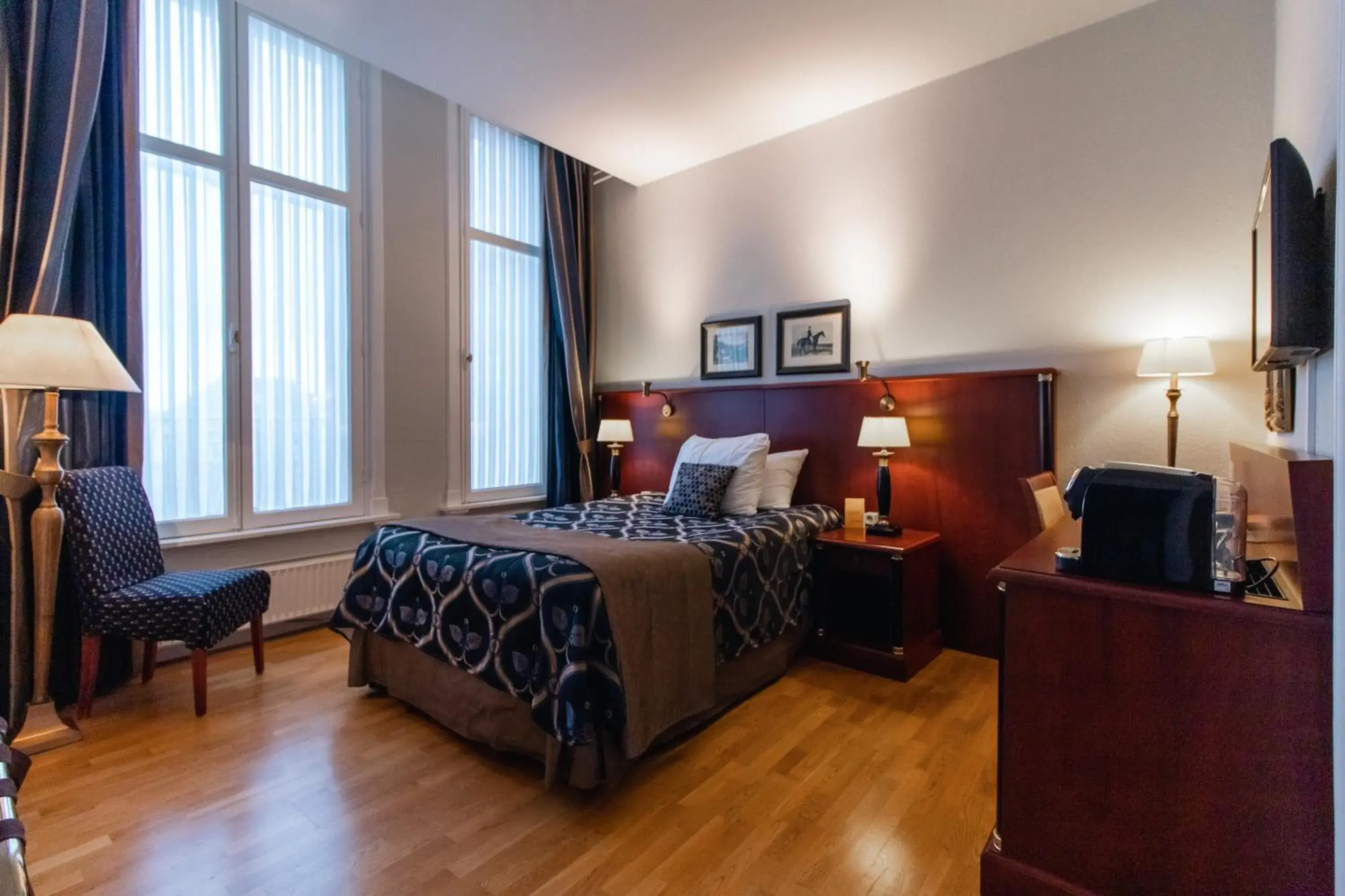 Bedroom, Bed in Grand Hotel en Résidence De Draak Bedroom, Bed in Grand Hotel en Résidence De Draak