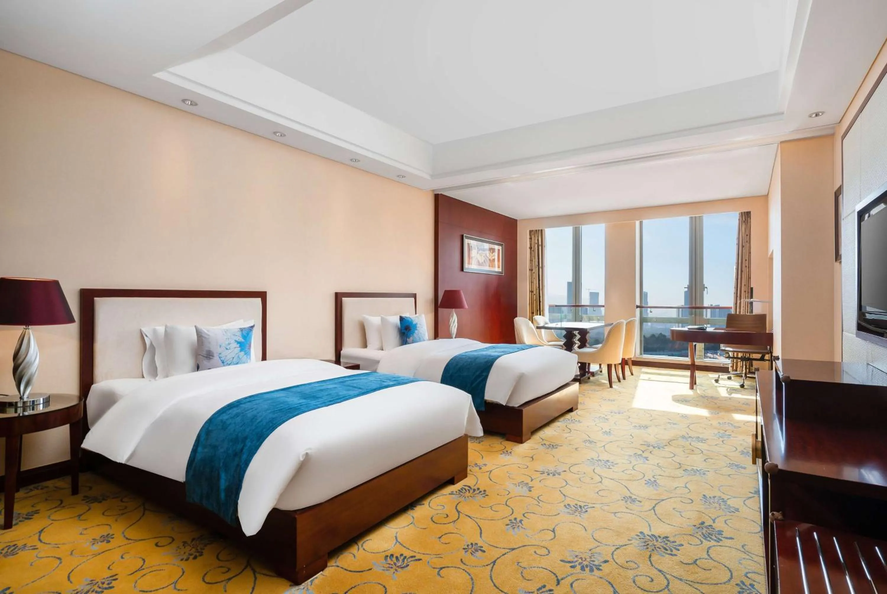 Photo of the whole room, Bed in Howard Johnson Tropical Garden Plaza Kunming