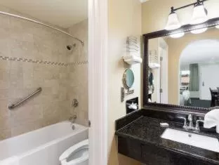 King Room with Roll-in Shower - Mobility Access/Non-Smoking in Travelodge by Wyndham Orange County Airport/ Costa Mesa