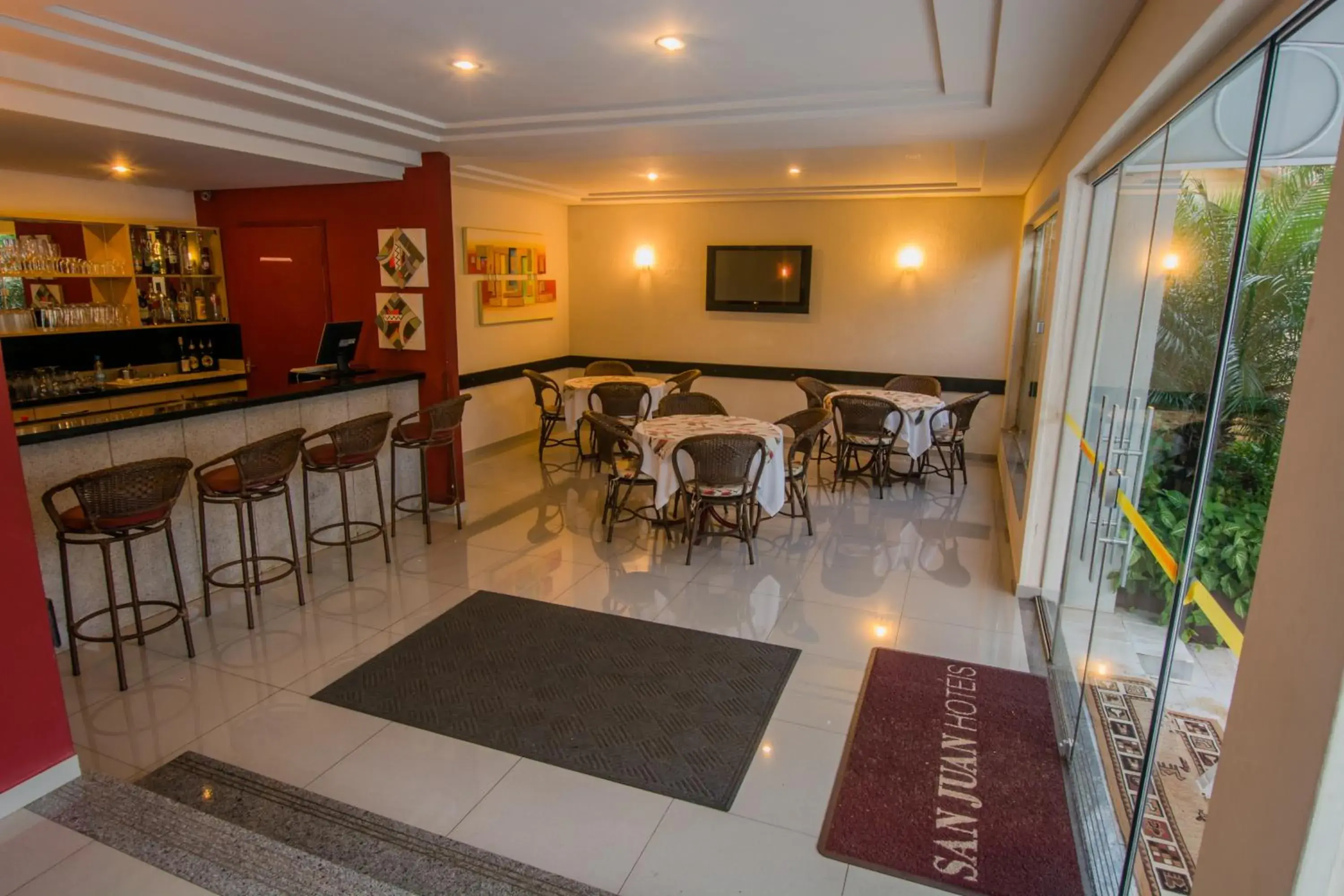 Lounge or bar, Restaurant/Places to Eat in San Juan Tour