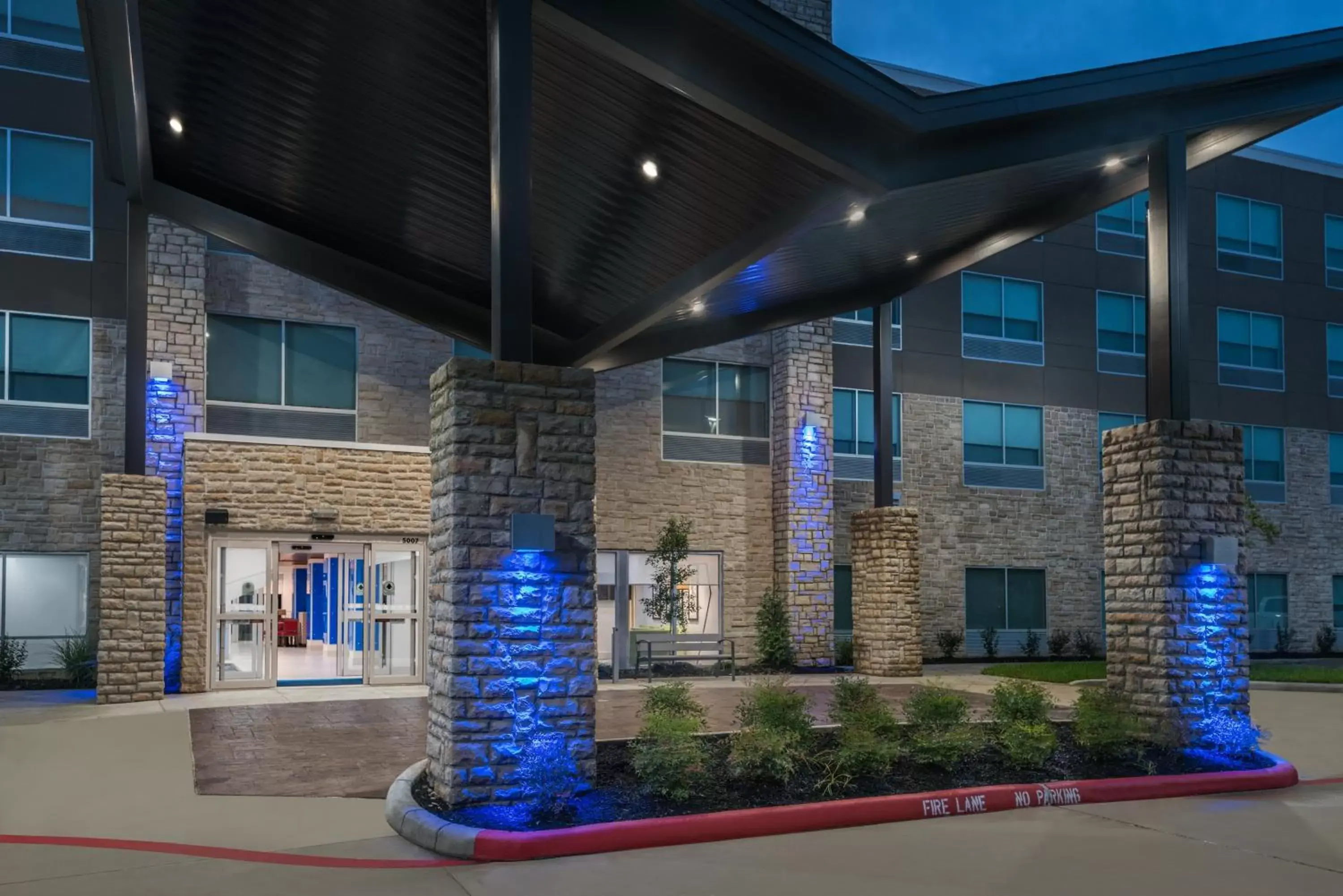 Property building in Holiday Inn Express & Suites- Sugar Land SE - Missouri City, an IHG Hotel