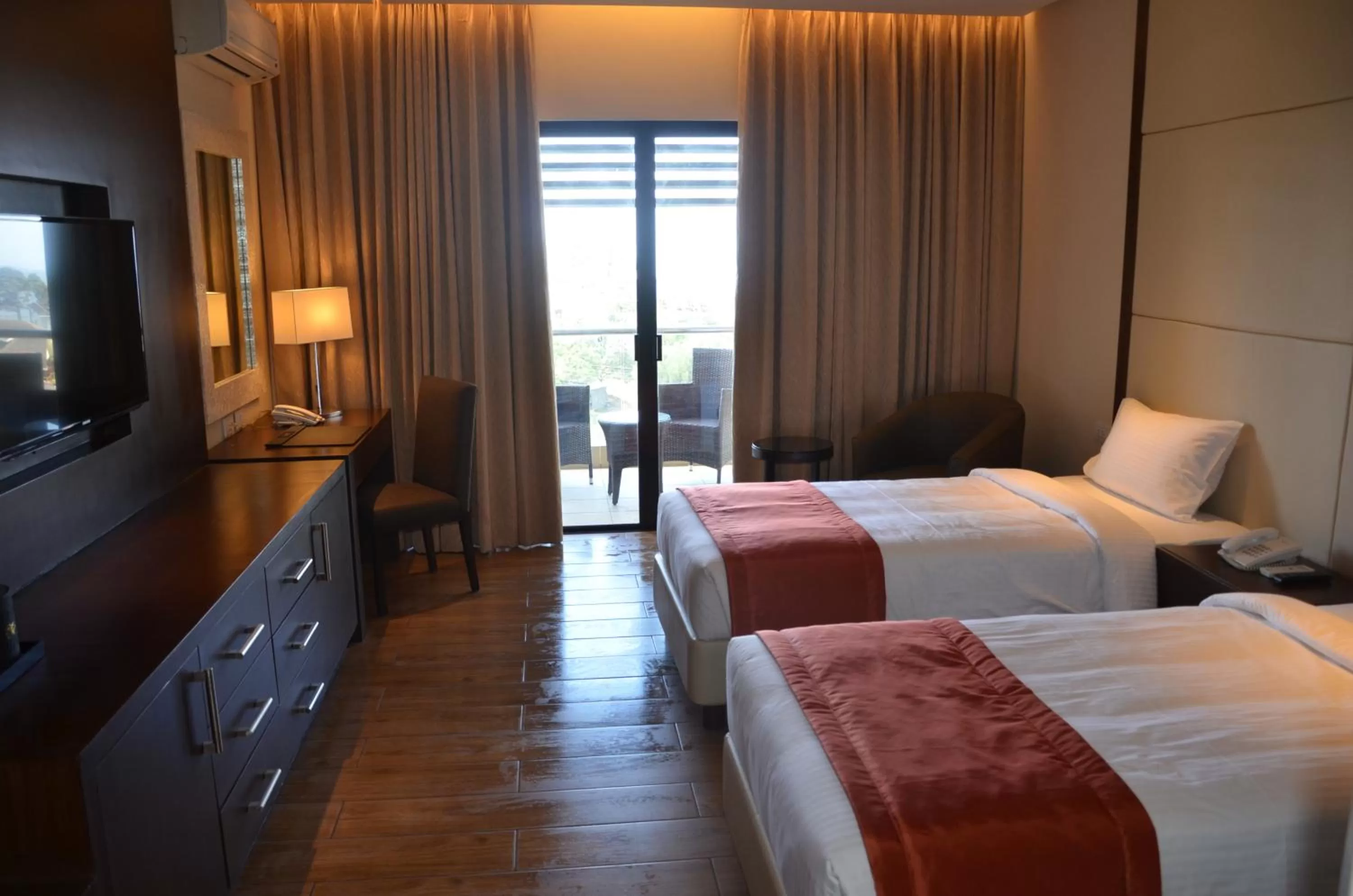 Bedroom, Bed in Hotel Monticello Tagaytay