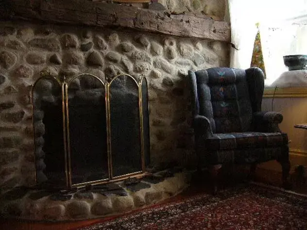 Seating Area in 1842 Bed & Breakfast
