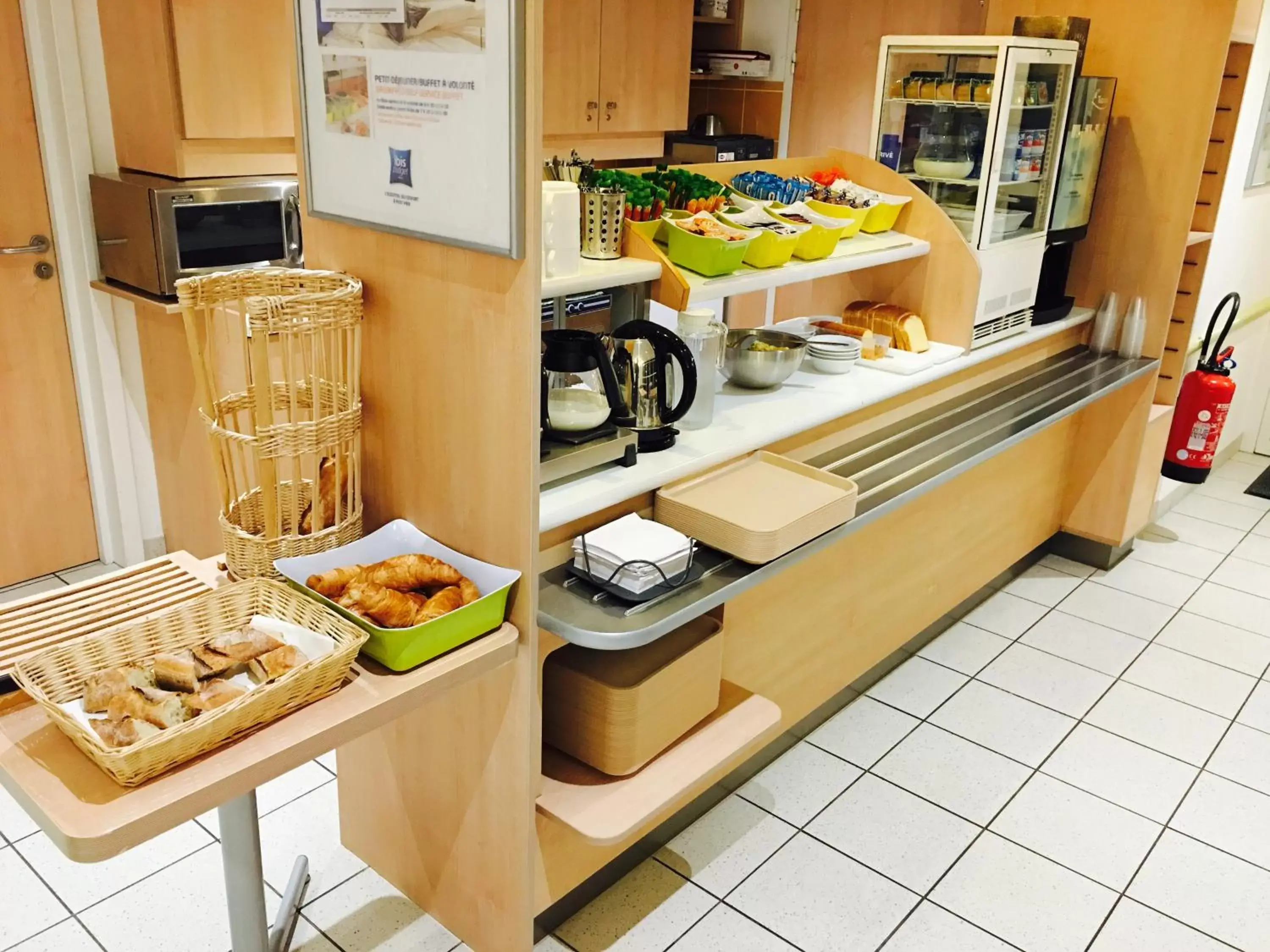 Restaurant/places to eat, Kitchen/Kitchenette in Ibis Budget Ancenis