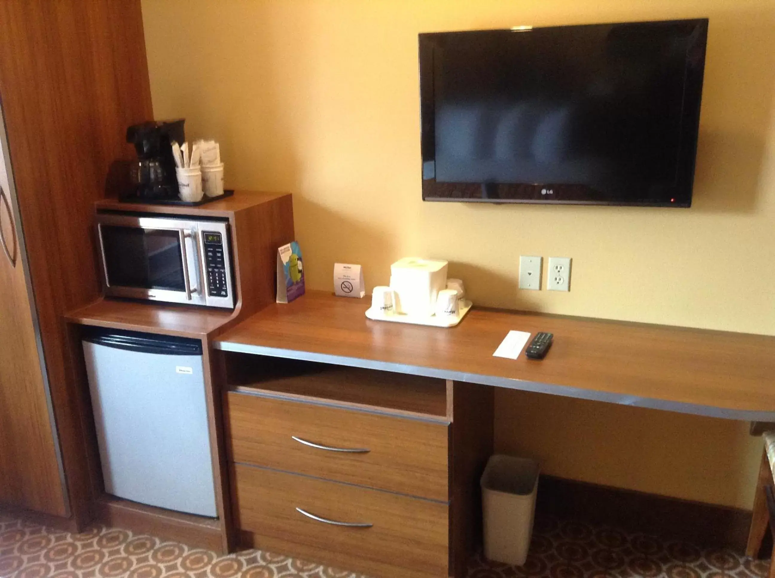 TV and multimedia, TV/Entertainment Center in Microtel by Wyndham South Bend Notre Dame University