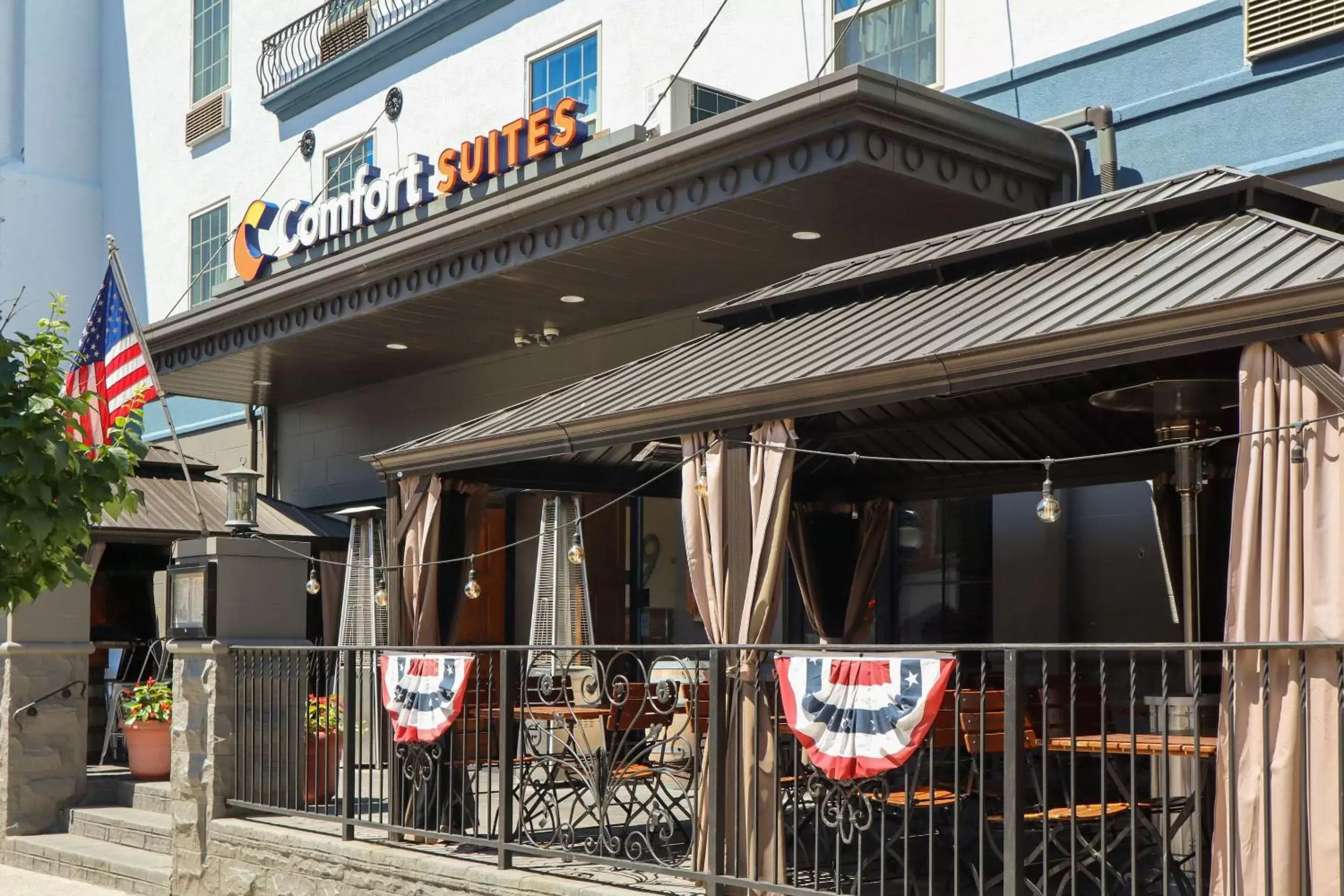 Property building in Comfort Suites Downtown Carlisle Property building in Comfort Suites Downtown Carlisle