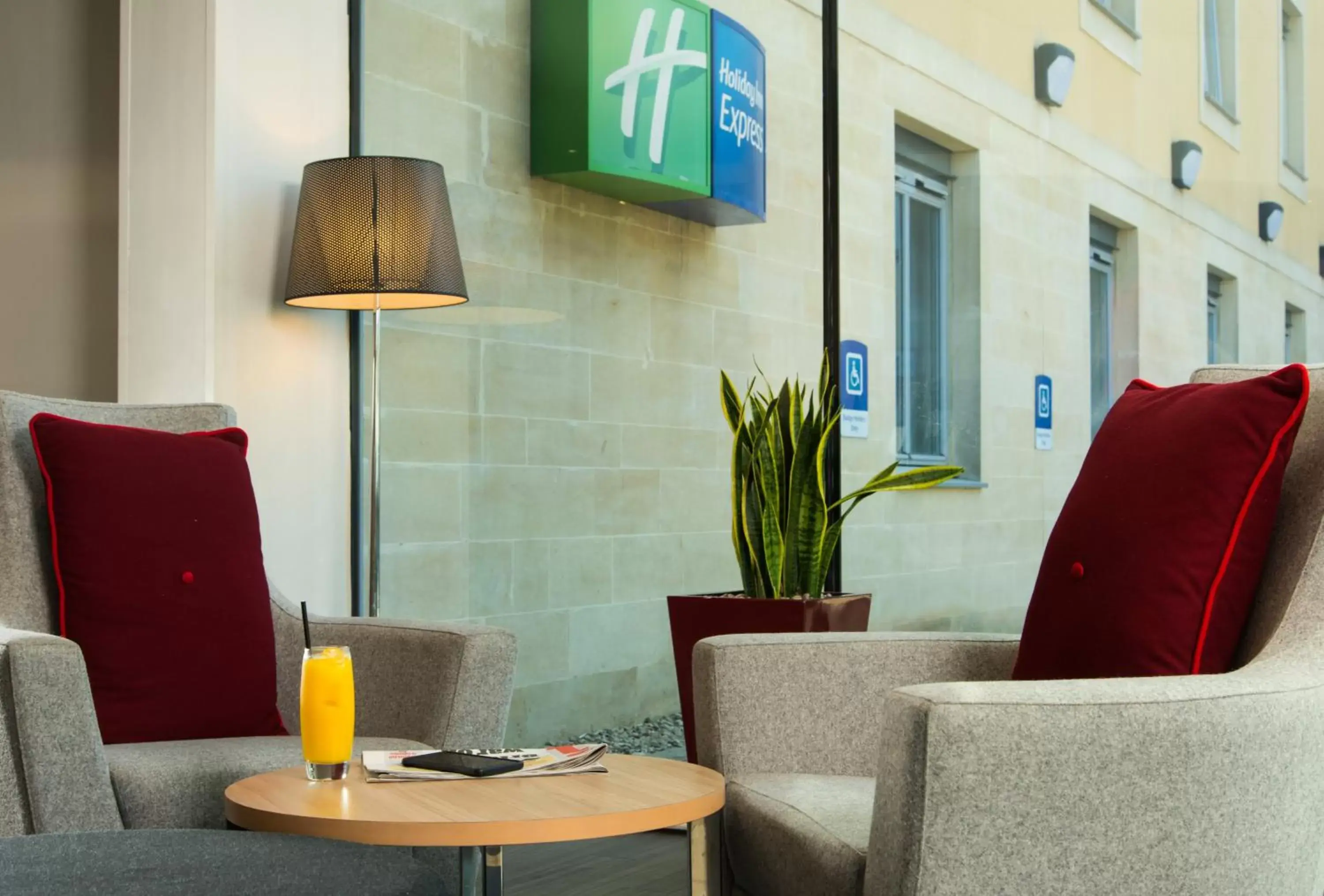 Lobby or reception in Holiday Inn Express Bath, an IHG Hotel
