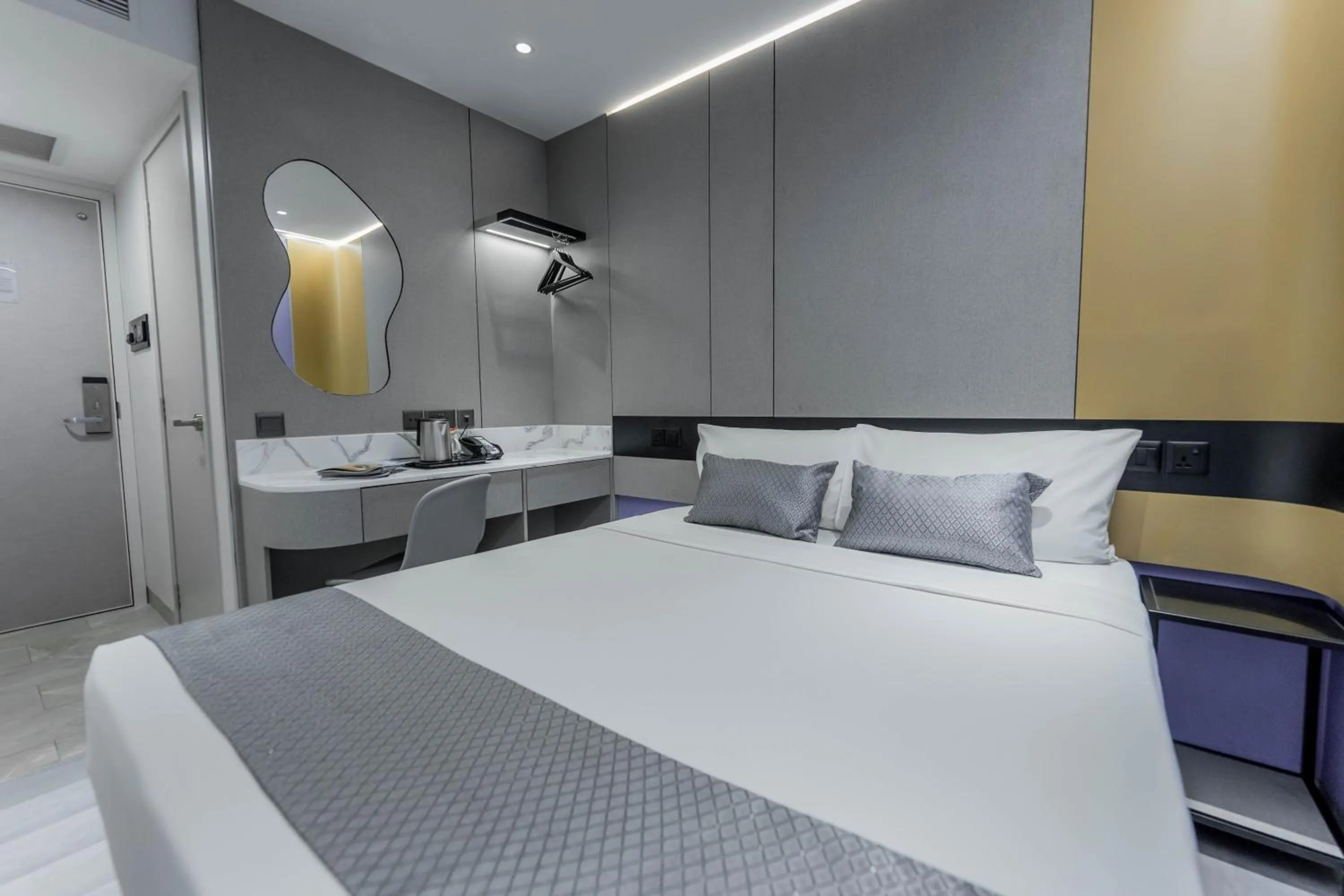 Bed in Hotel 81 Palace - NEWLY RENOVATED