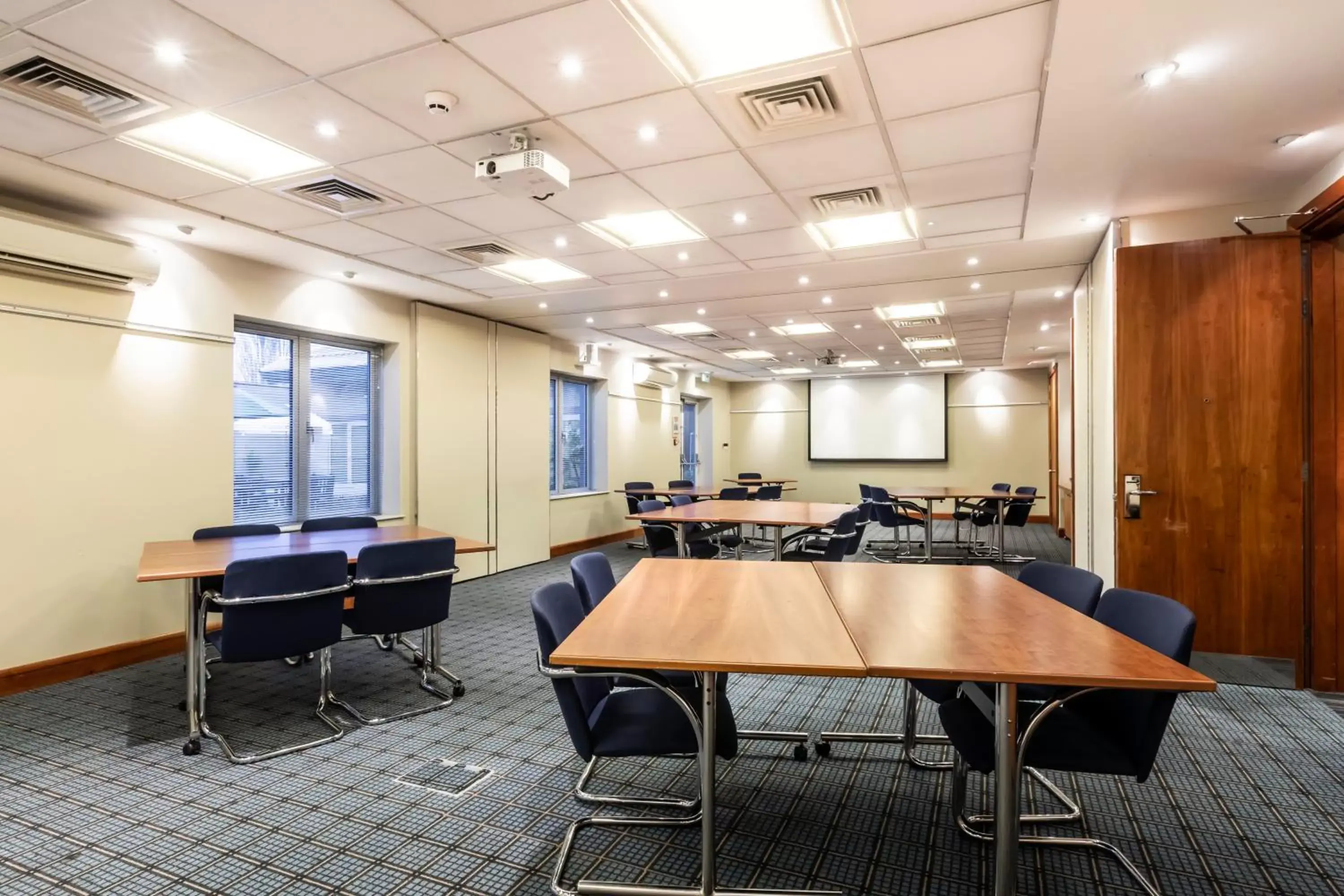 Meeting/conference room in Holiday Inn Oxford, an IHG Hotel