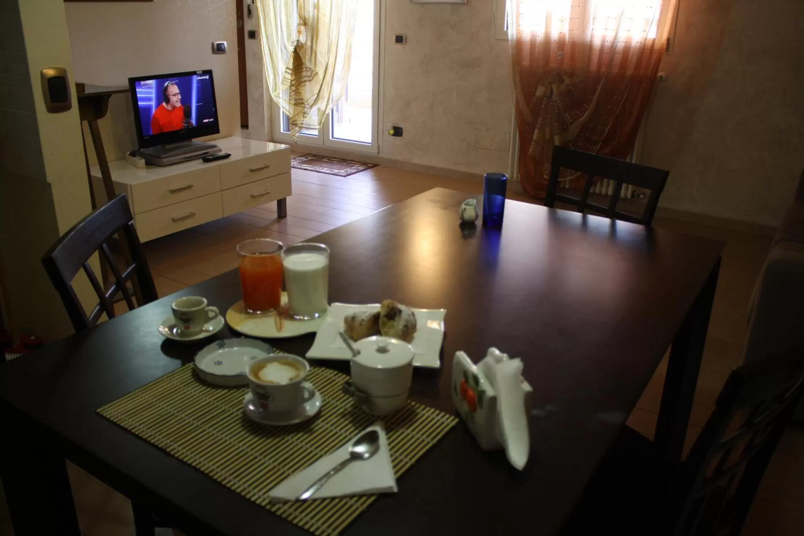 Italian breakfast, Dining Area in Casa-B&B Bouganville Attico 85 mq