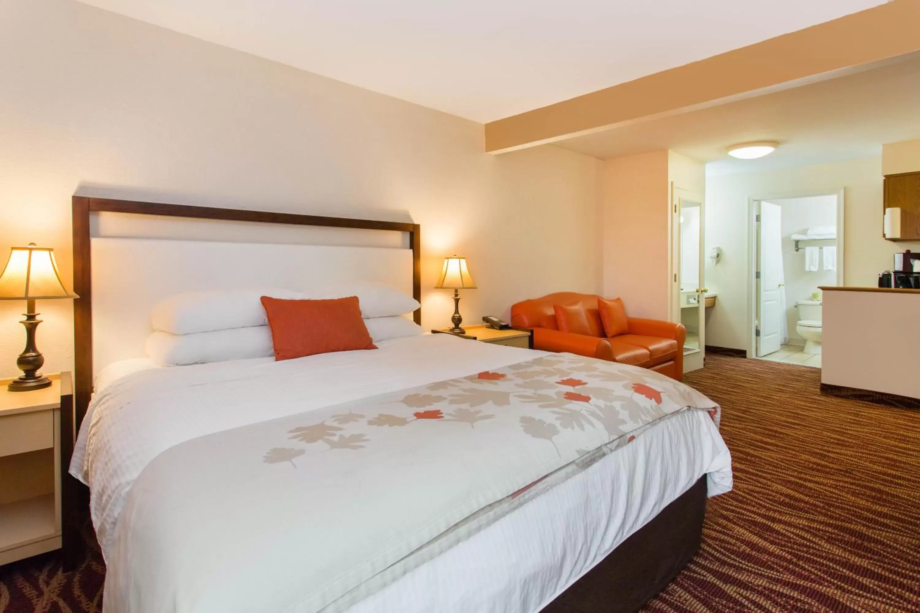 Photo of the whole room, Bed in Hawthorn Suites by Wyndham Allentown-Fogelsville