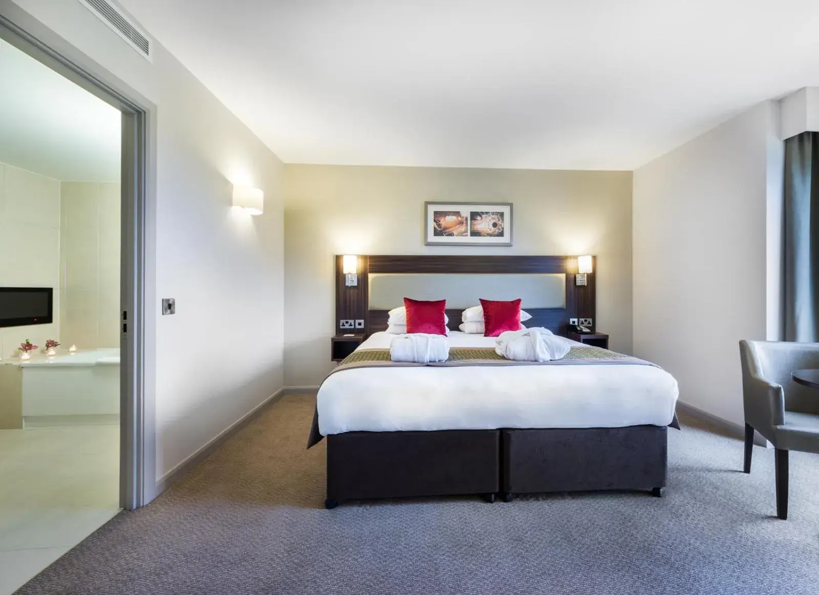 Bedroom, Bed in Heston Hyde Hotel