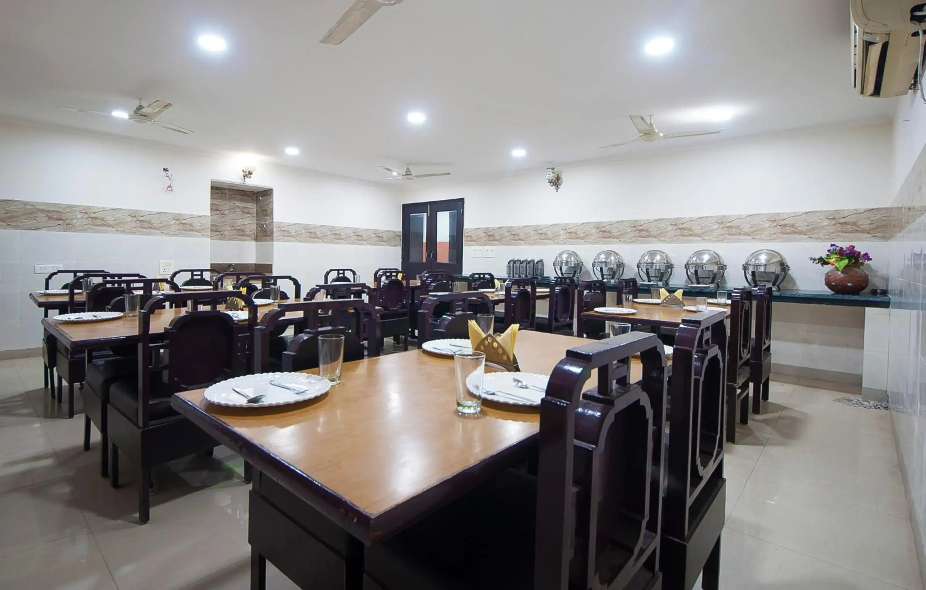 Meals, Restaurant/Places to Eat in Hotel Dakha International