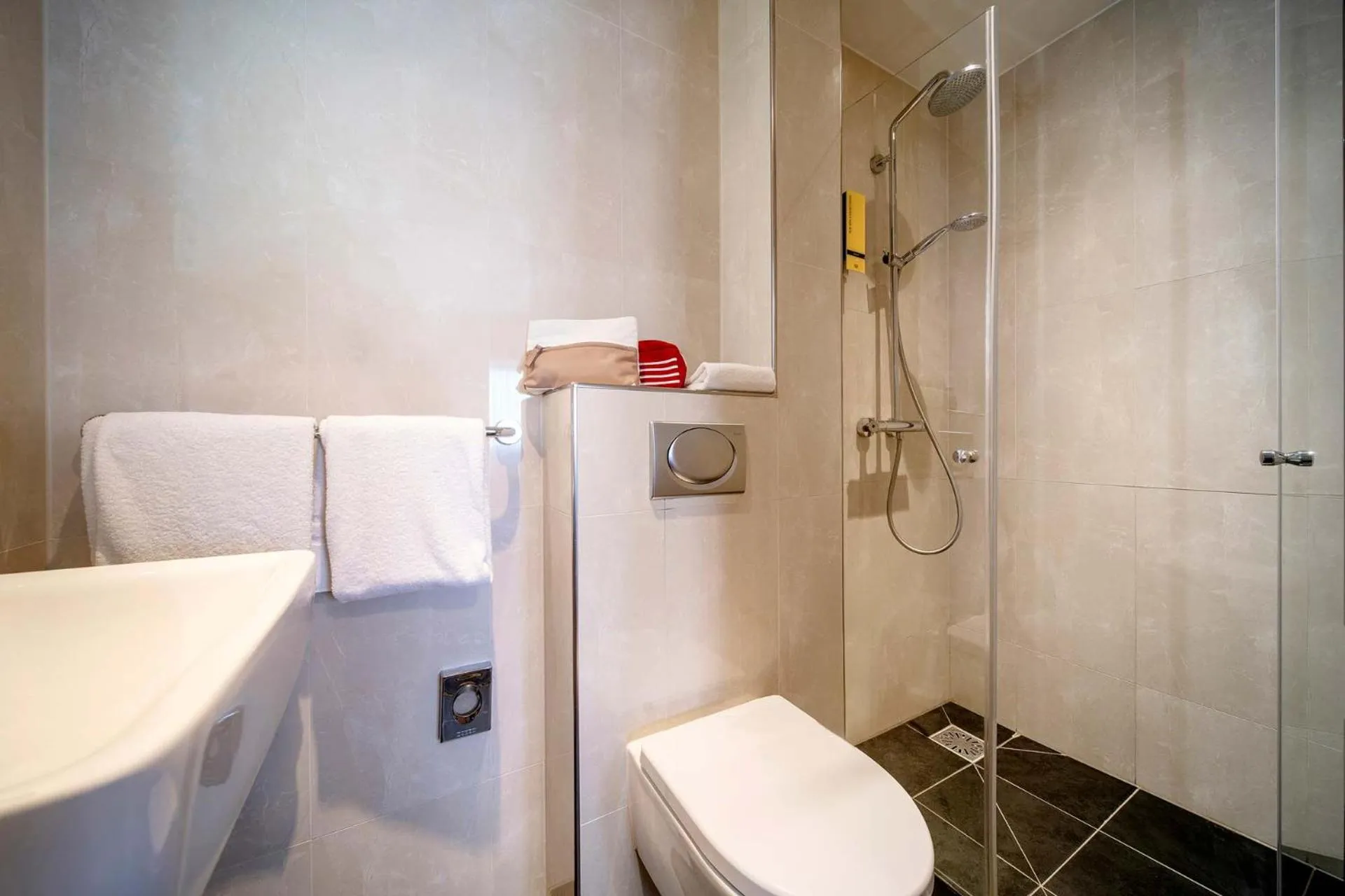 Shower in OZO Hotels Cordial Amsterdam