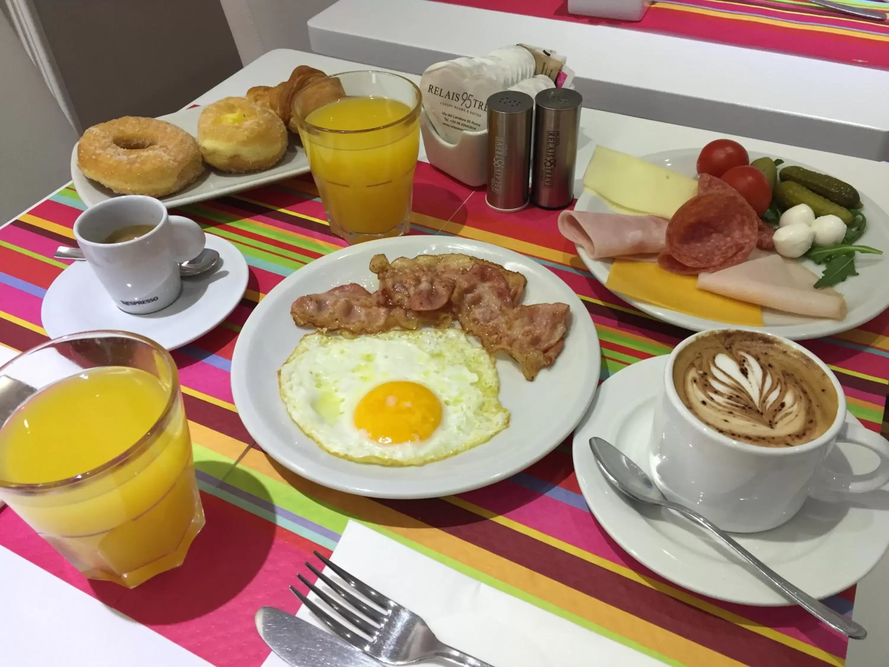 Restaurant/places to eat, Breakfast in Relais Trevi 95 Boutique Hotel