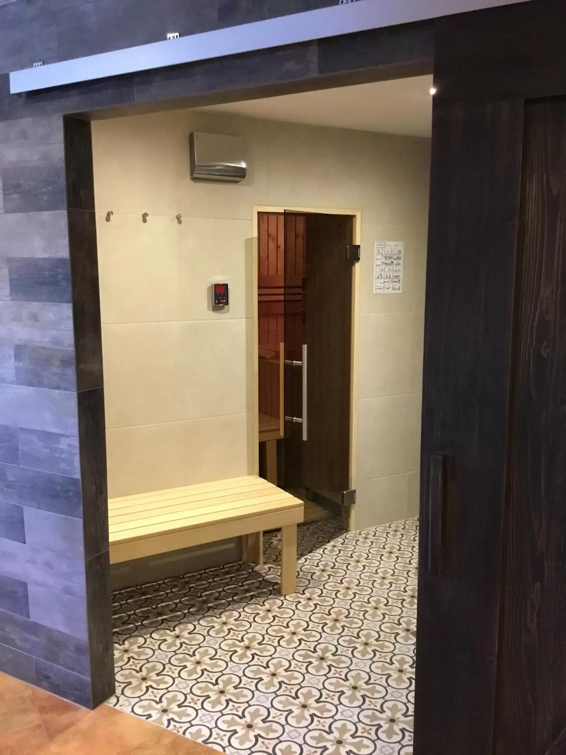 Sauna in Trans World Hotel Columbus