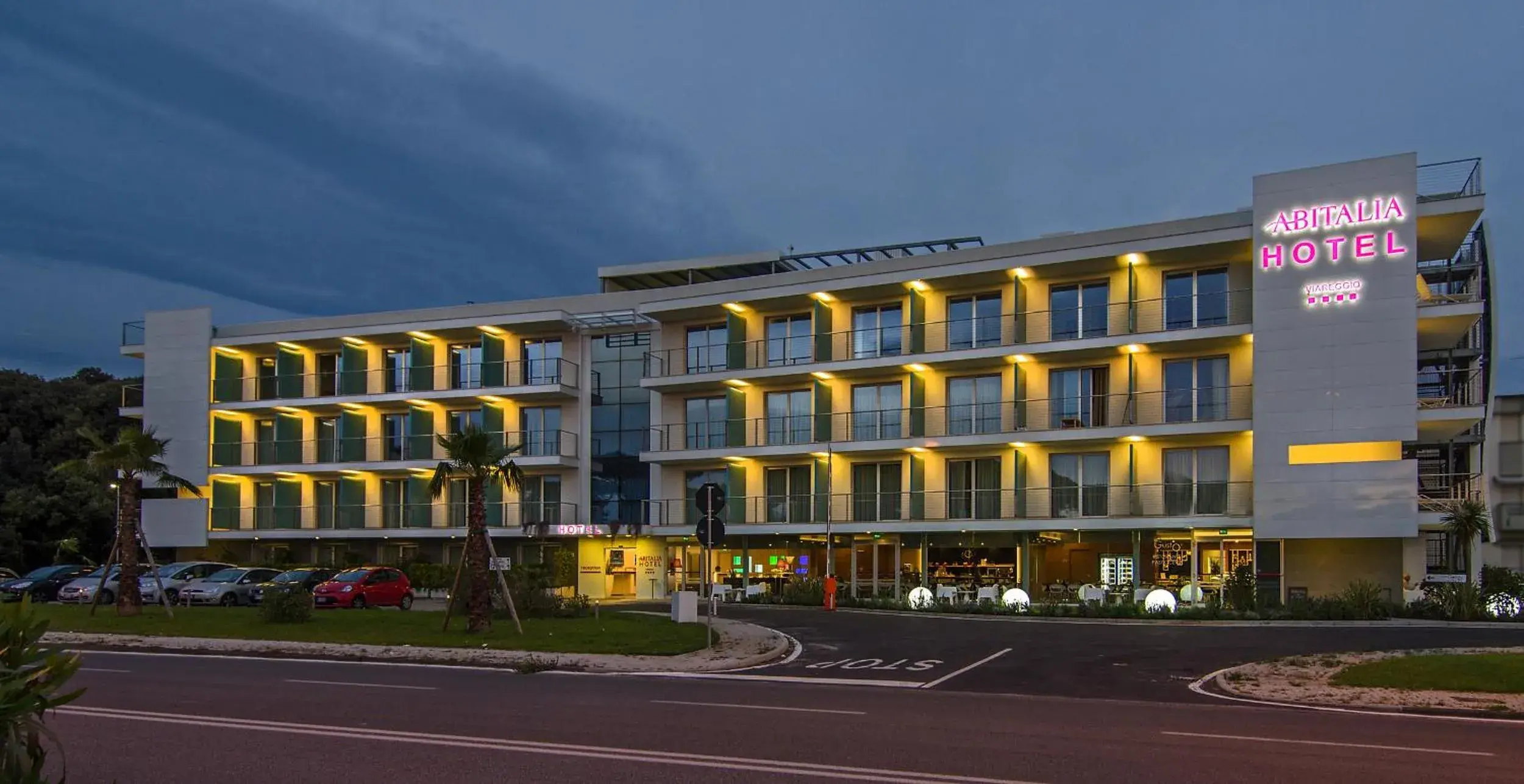 Facade/entrance, Property Building in Hotel Viareggio