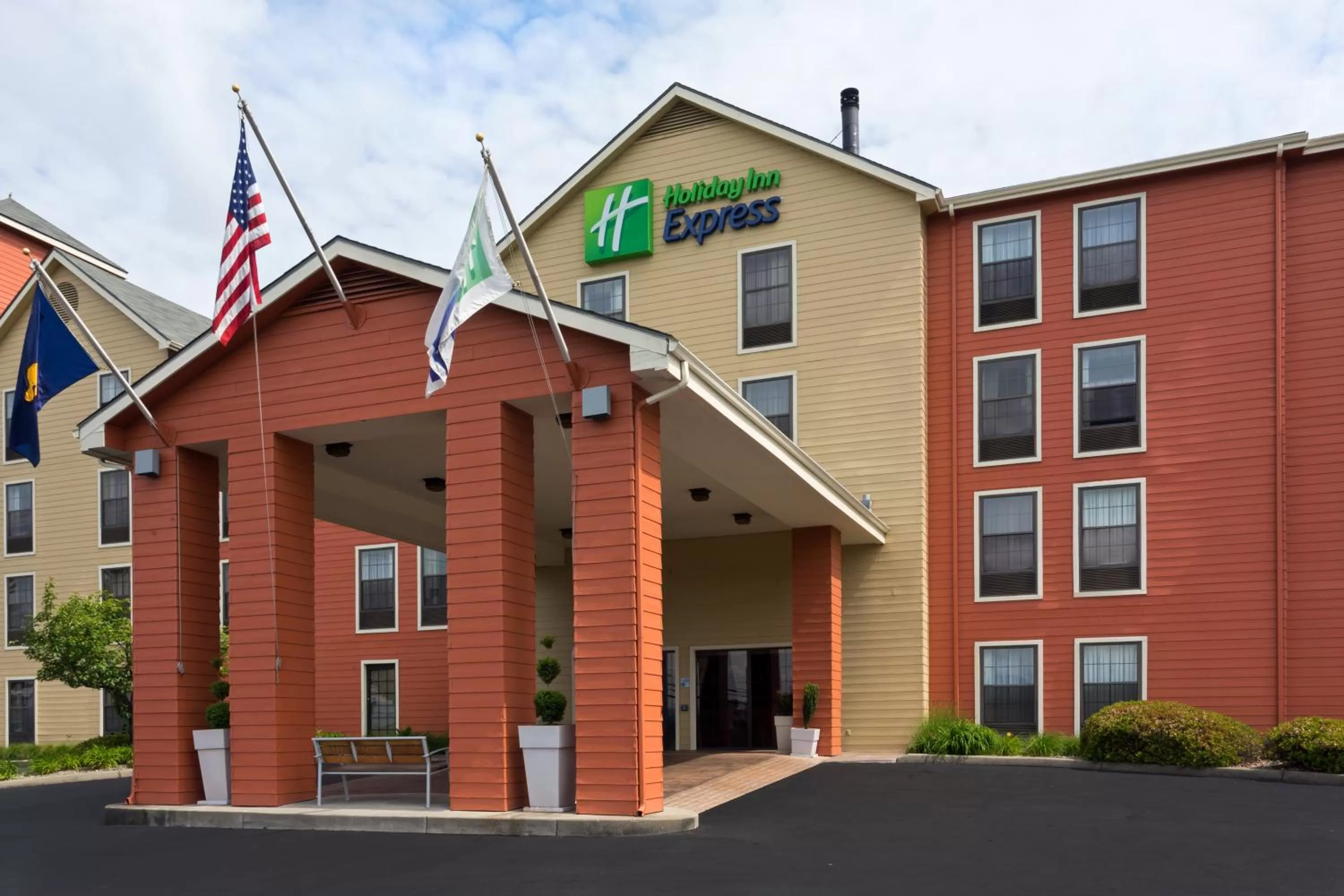 Property building in Holiday Inn Express Grants Pass by IHG