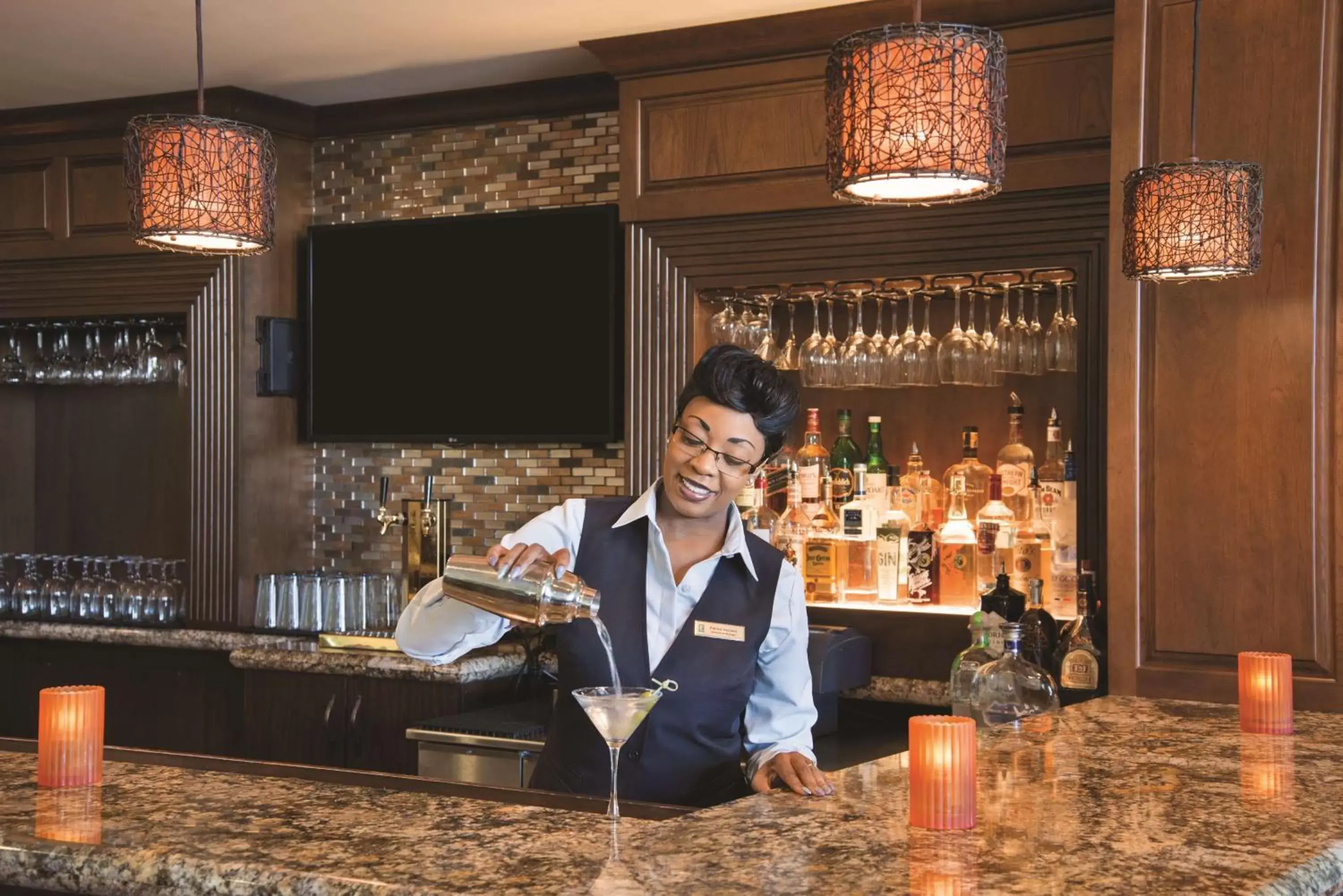 Lounge or bar, Lounge/Bar in Embassy Suites Savannah Historic District