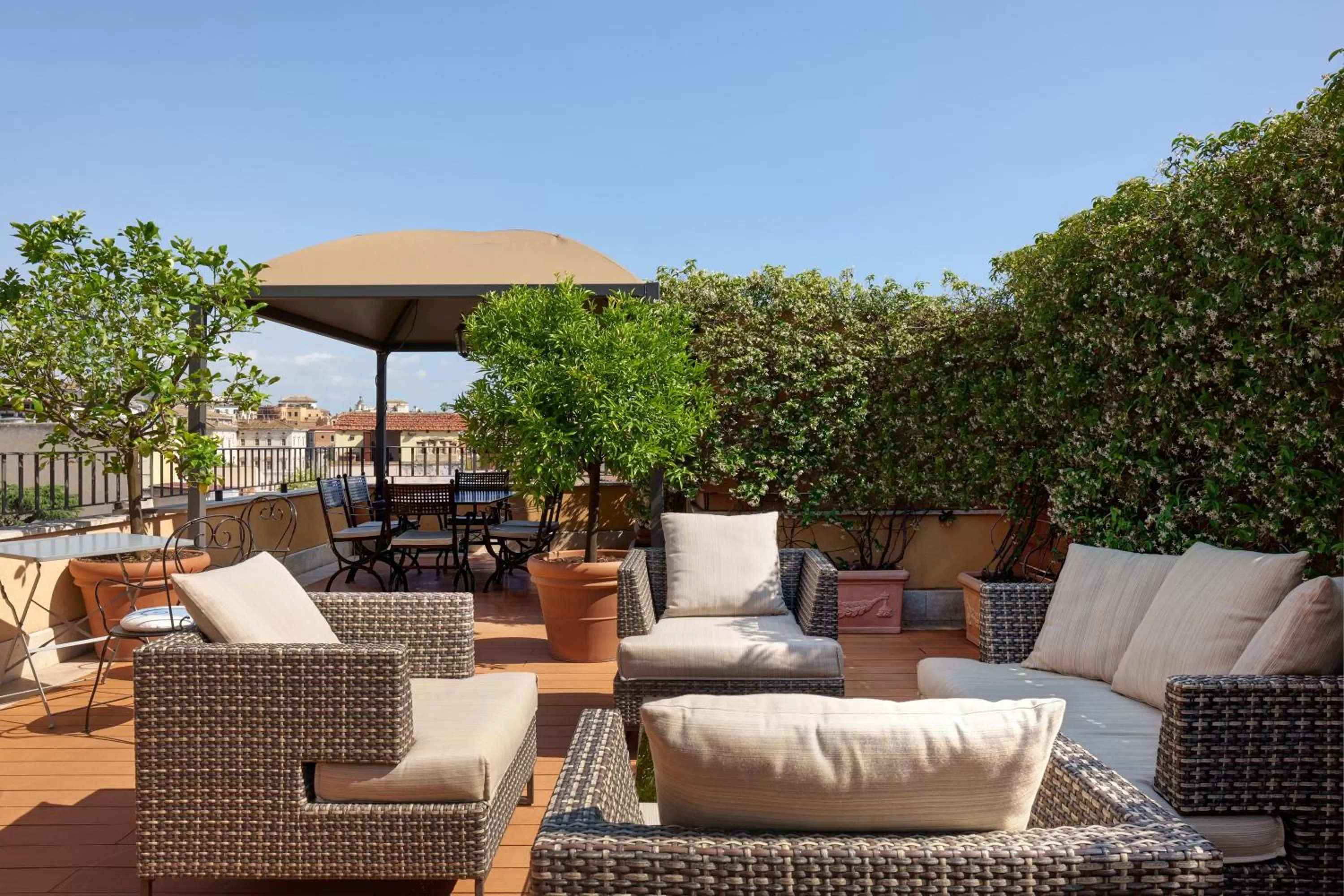 Garden view in Hotel Degli Artisti