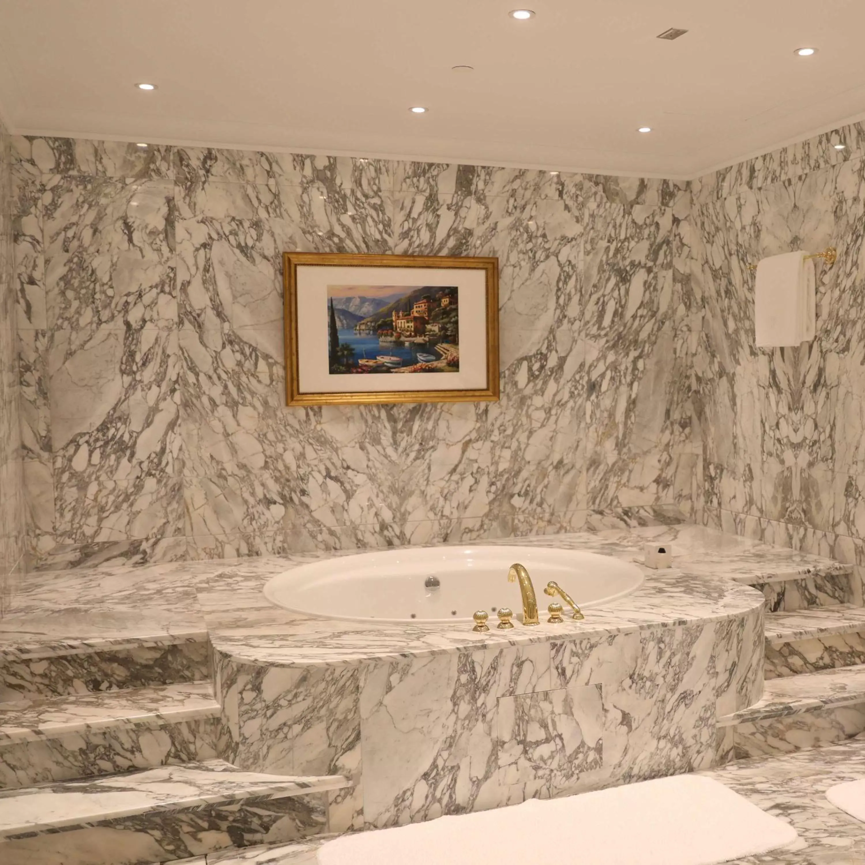 Bathroom in The Plaza Doha, LXR Hotels & Resorts