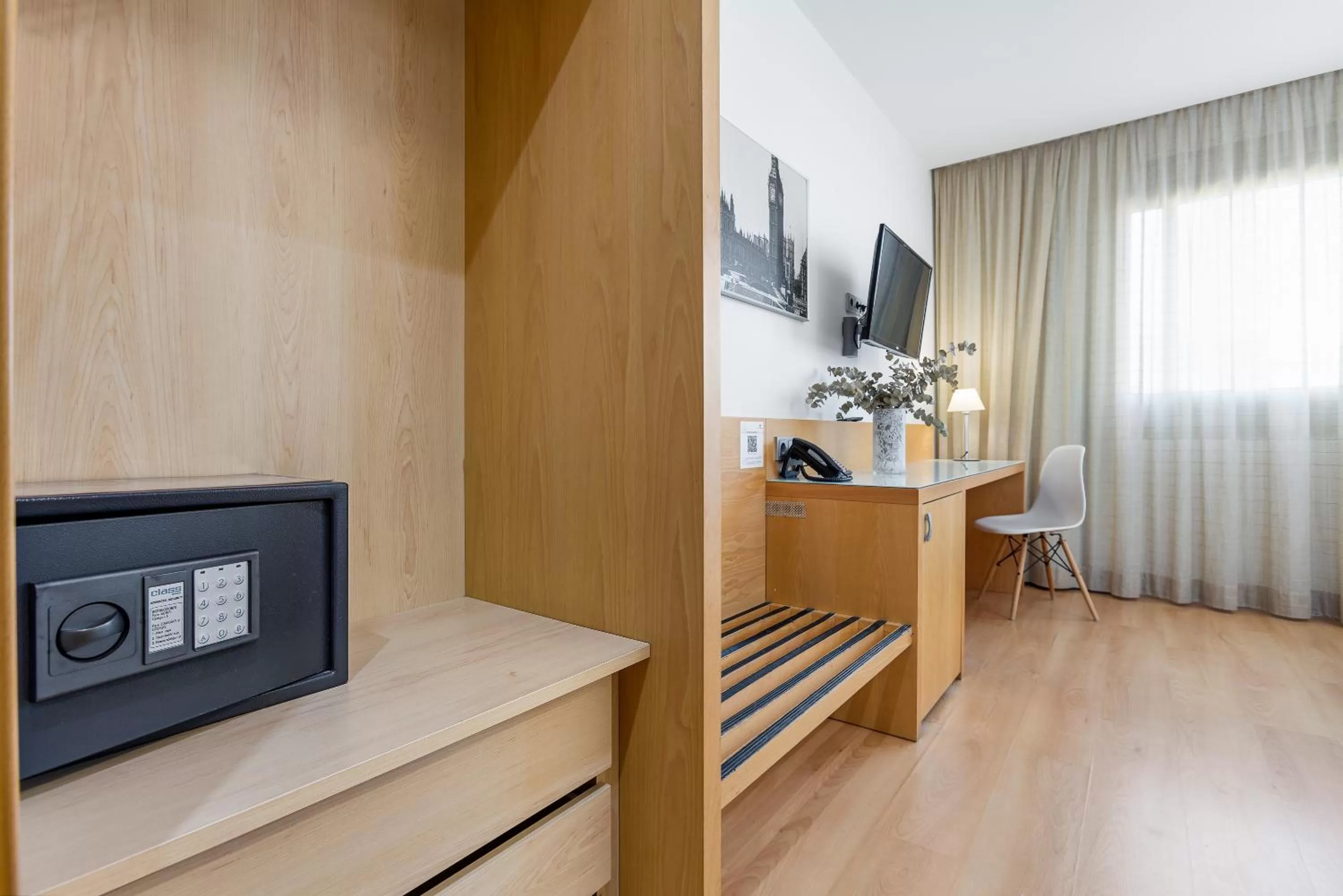 Superior Double or Twin Room with Pool View in Daniya Alicante