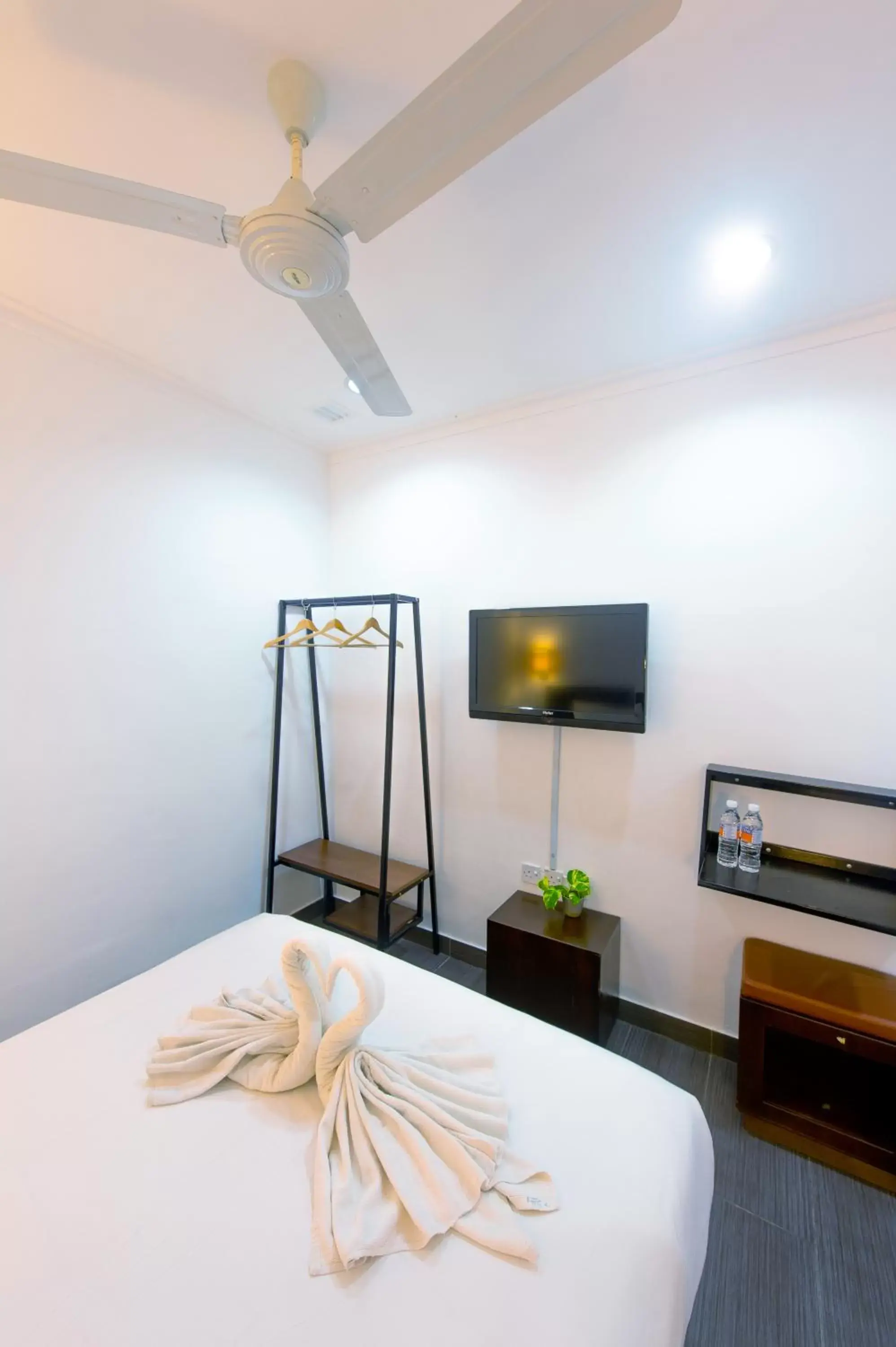 Bedroom, Bed in Tune Hotel - Waterfront Kuching