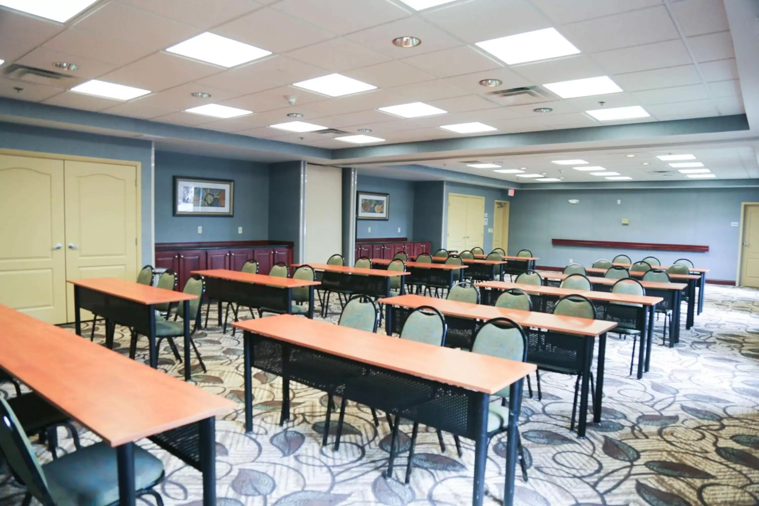 Meeting/conference room, Restaurant/Places to Eat in Hampton Inn Morehead