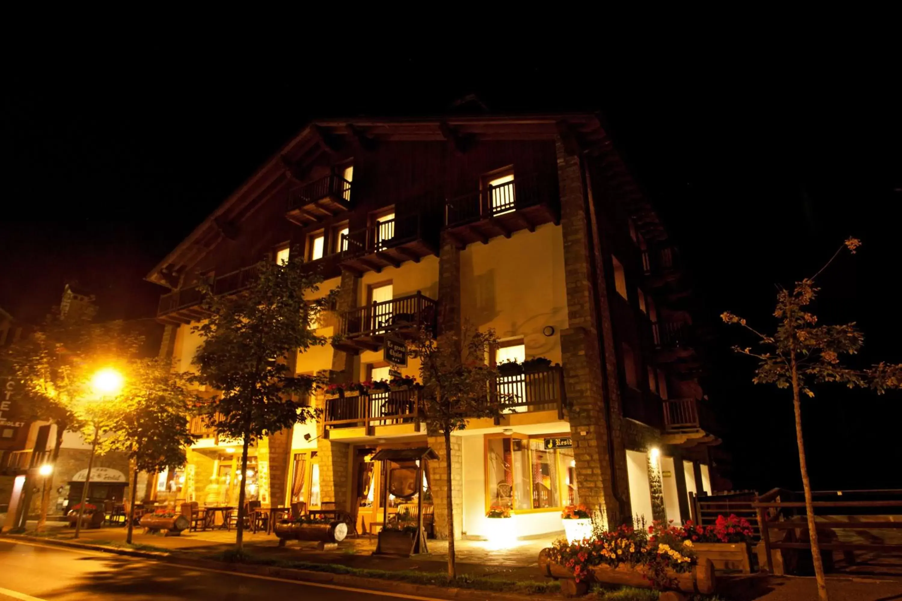 Facade/entrance, Property Building in Residence Le Grand Chalet