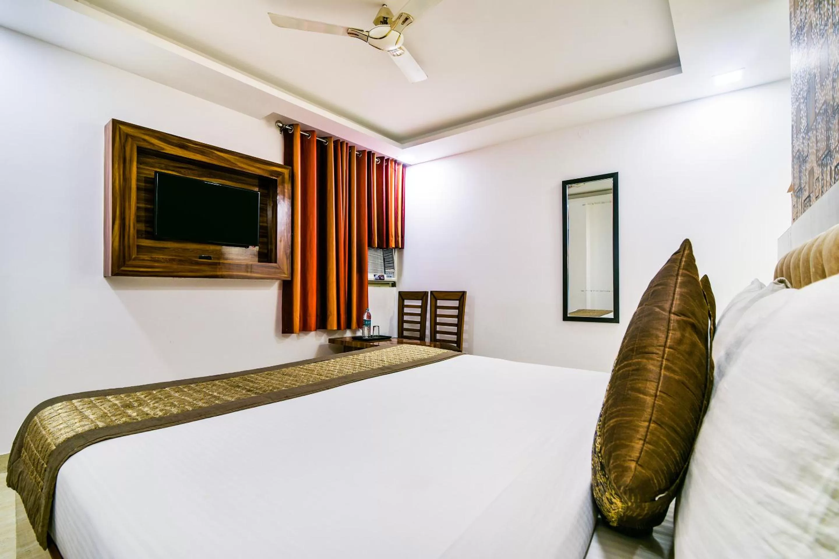 Bed in Hotel Pearl - Mahipalpur Delhi Airport