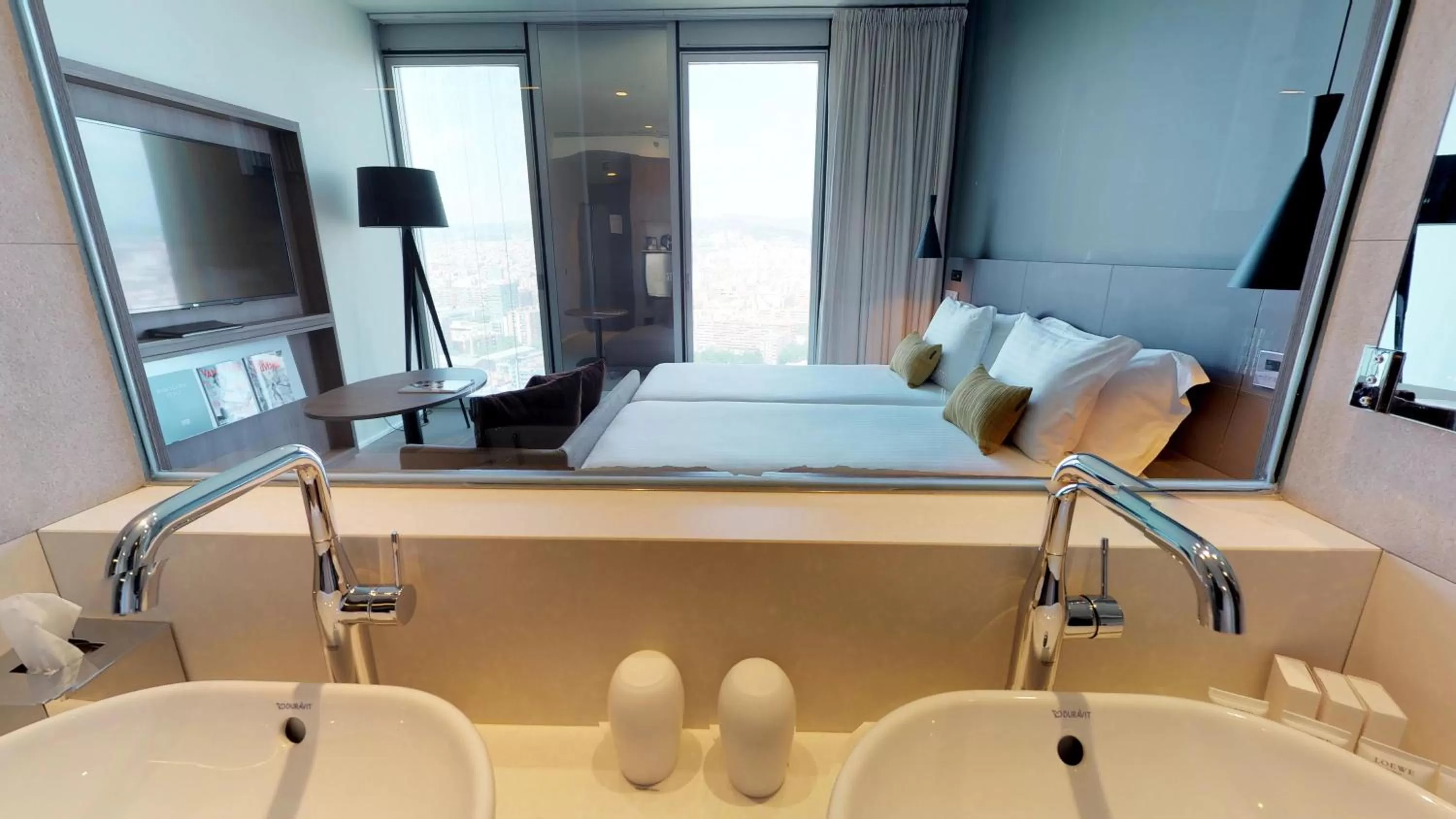 Bathroom, Bed in Melia Barcelona Sky 4* Sup