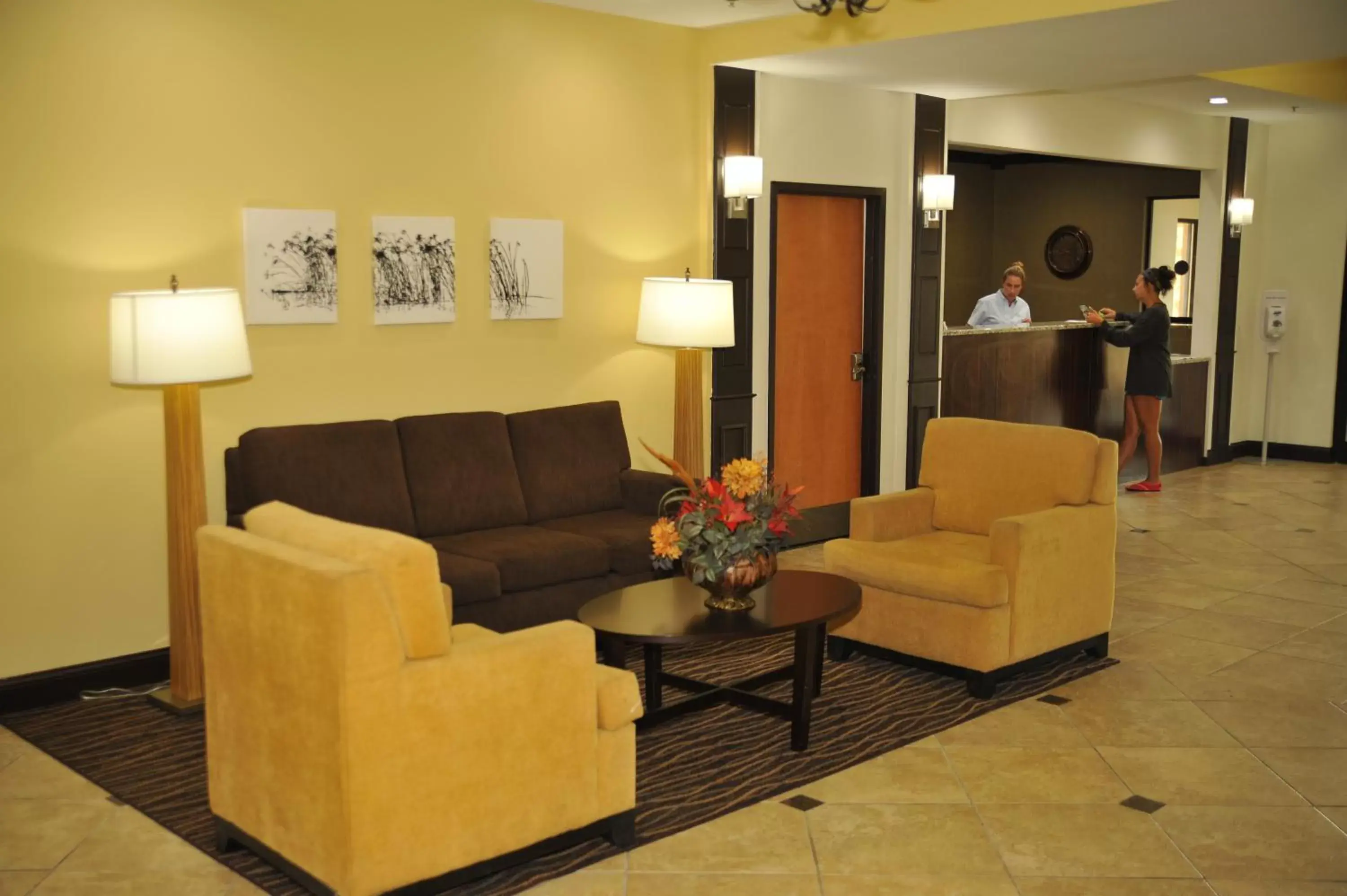 Lobby or reception, Seating Area in Wingate by Wyndham Bowling Green