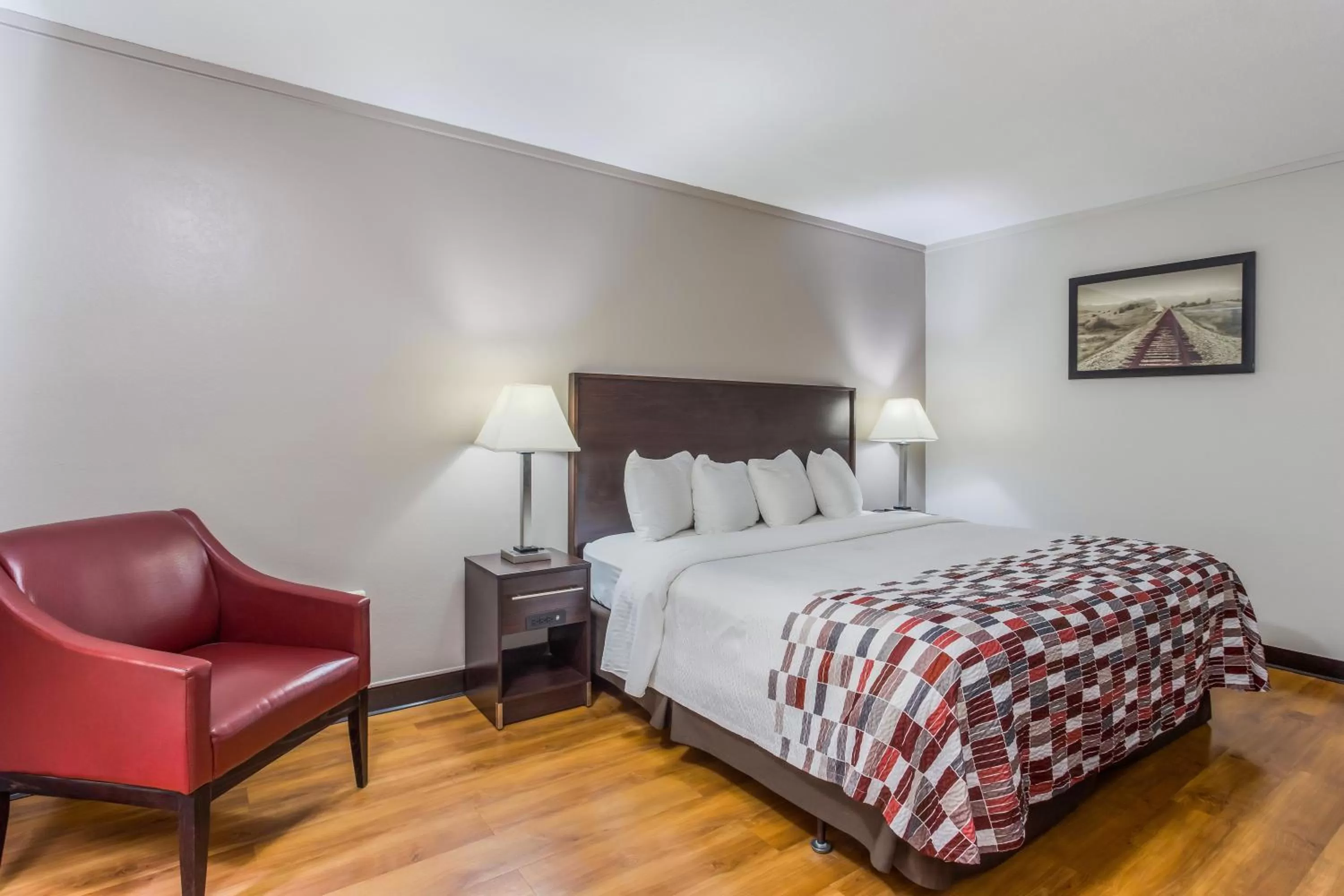 Photo of the whole room in Red Roof Inn Meridian