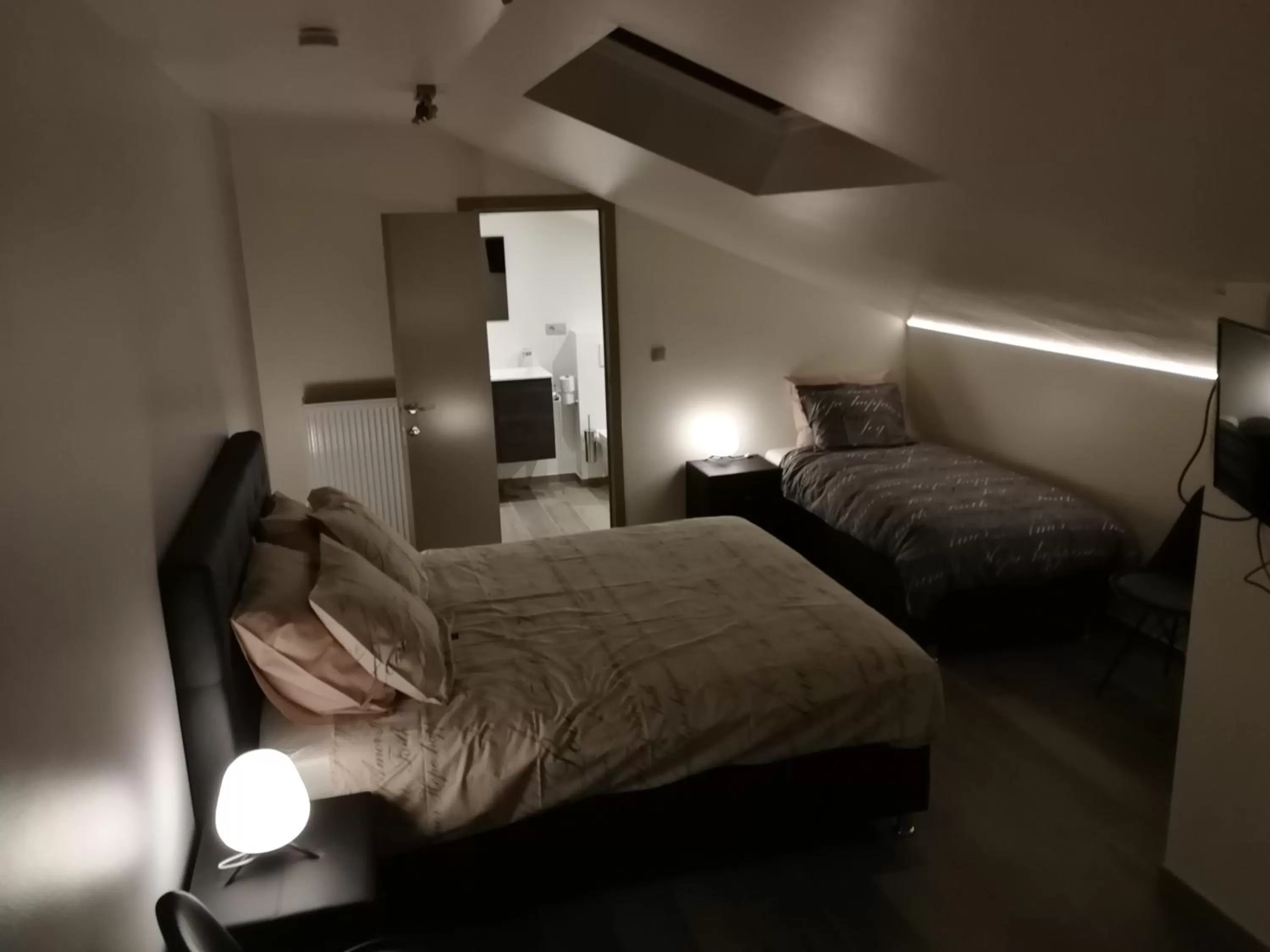 Photo of the whole room, Bed in B&B Meulecauter