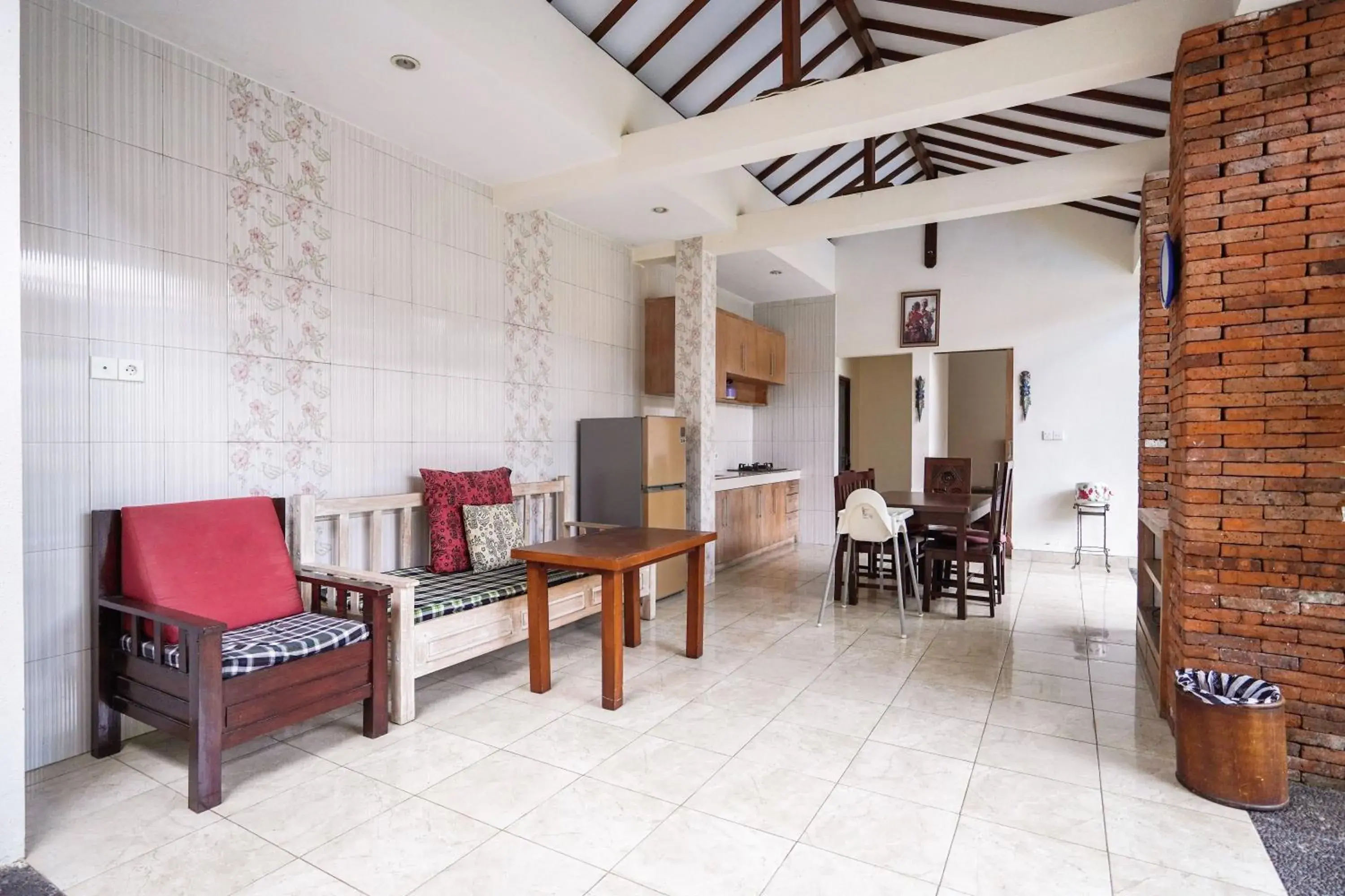 Kitchen or kitchenette, Seating Area in The Janan Villa