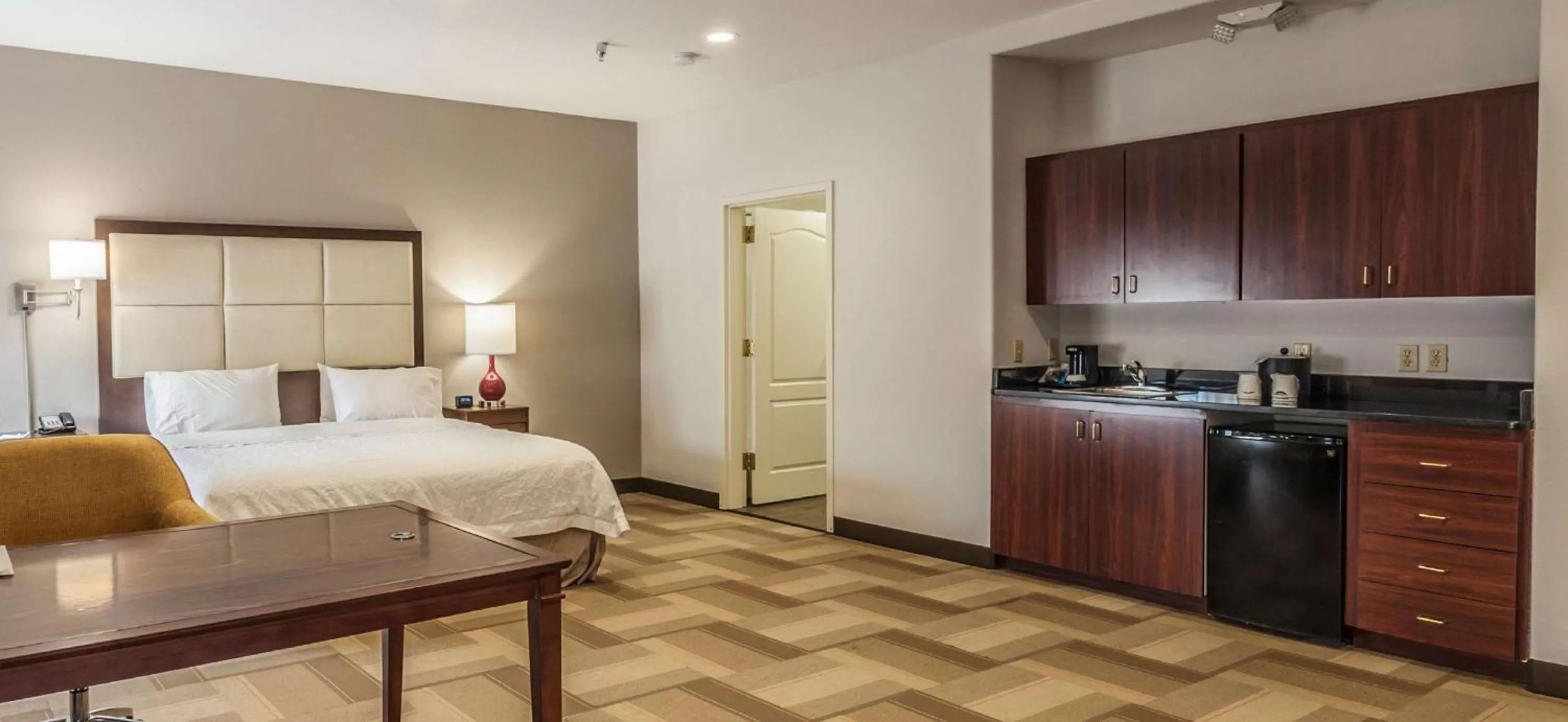 Bed in Hampton Inn Colorado Springs-Airport