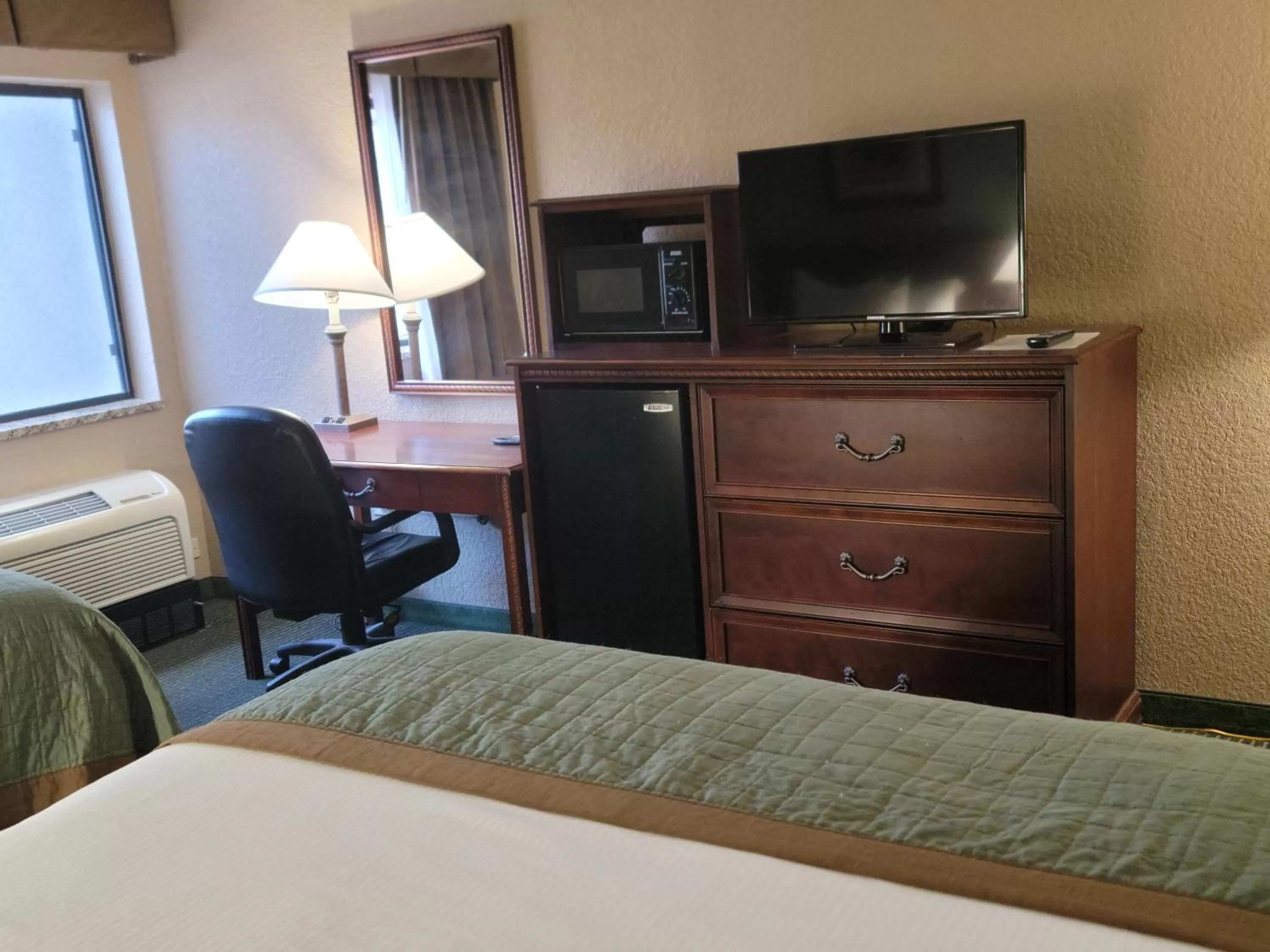 TV and multimedia, Bed in Bay Mountain Inn Cherokee Smoky Mountains