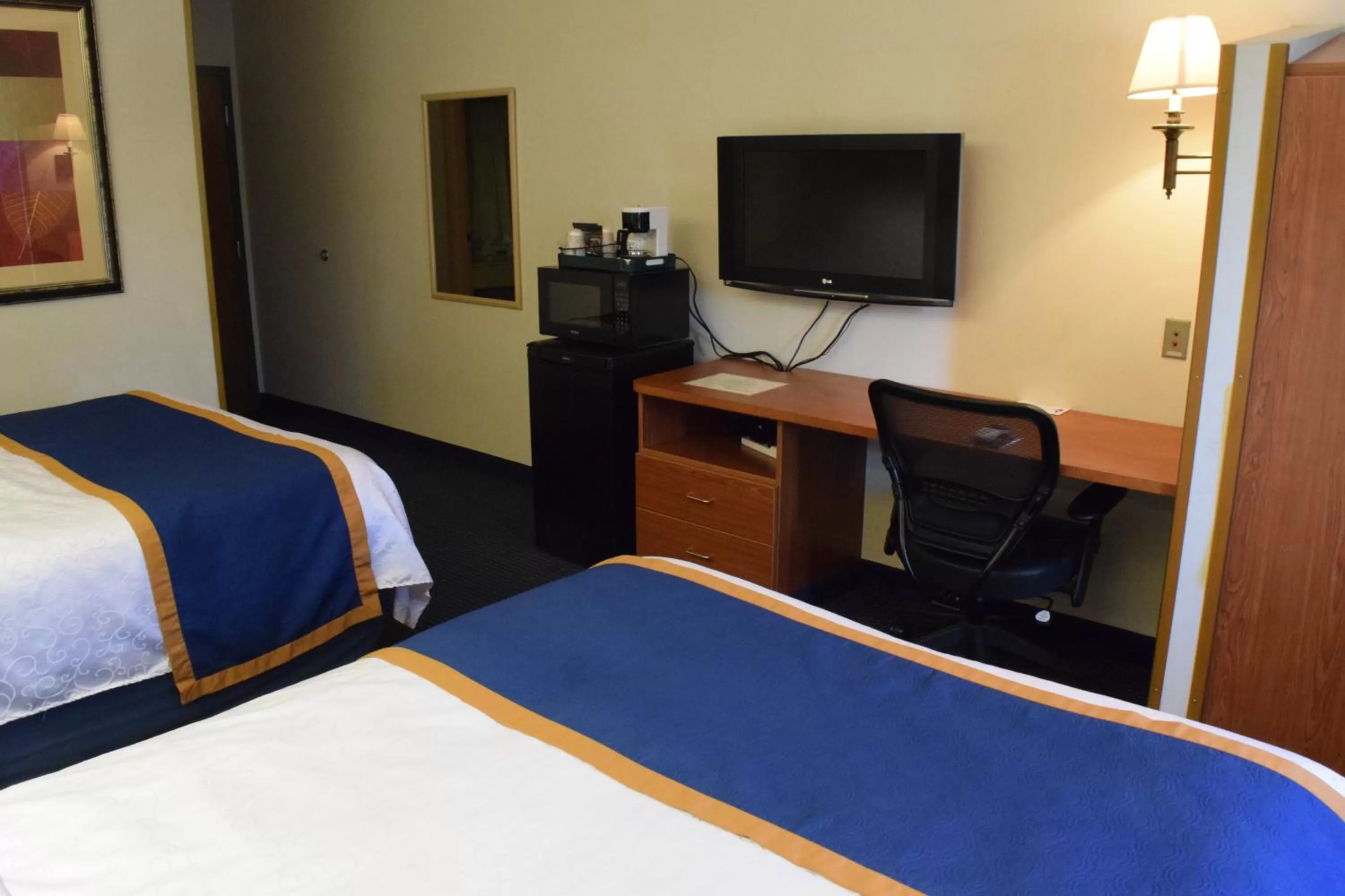 Bed in Inn at the Finger Lakes