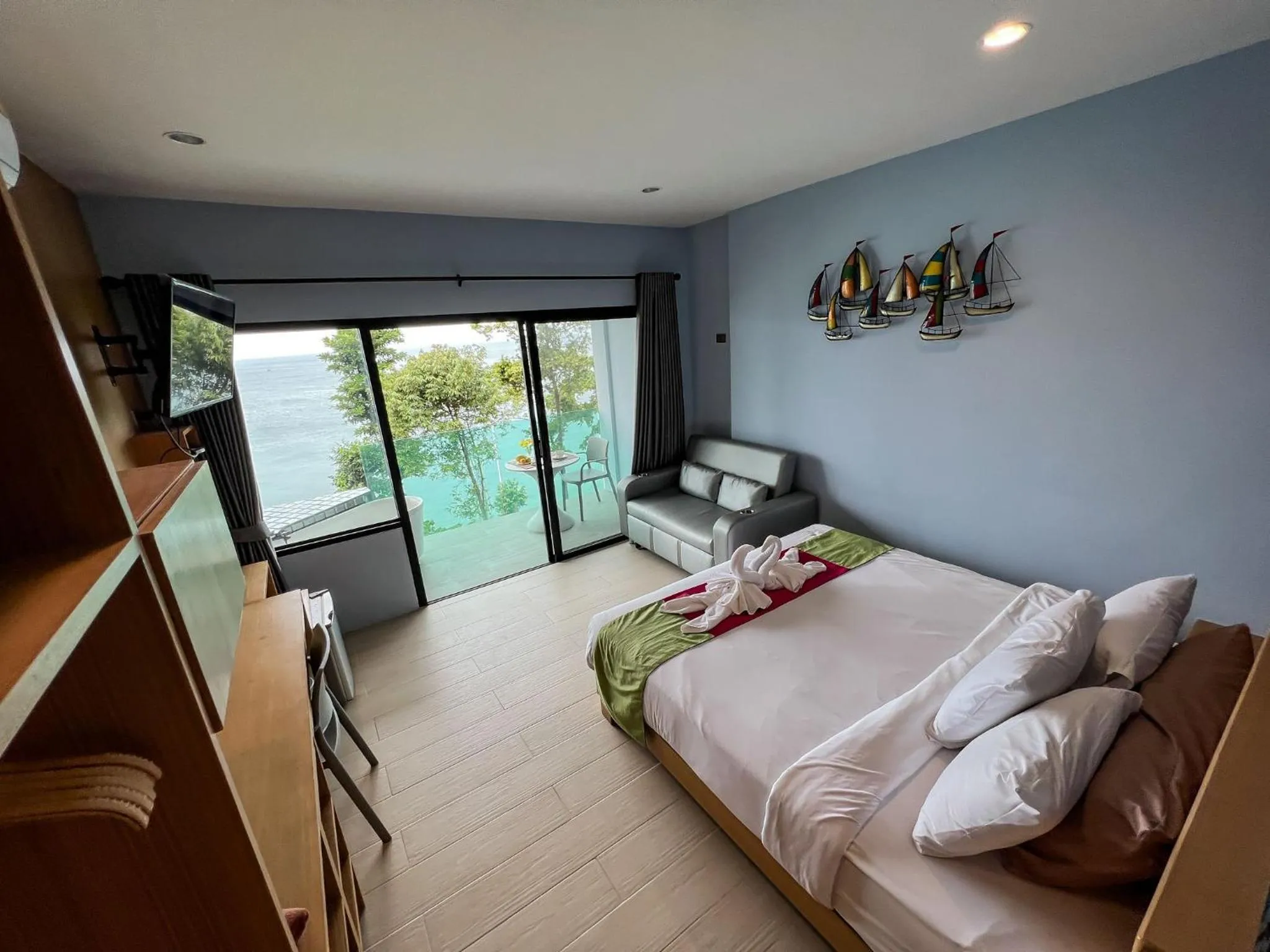 Bed in Cliff Lanta Suite-Koh Lanta Krabi