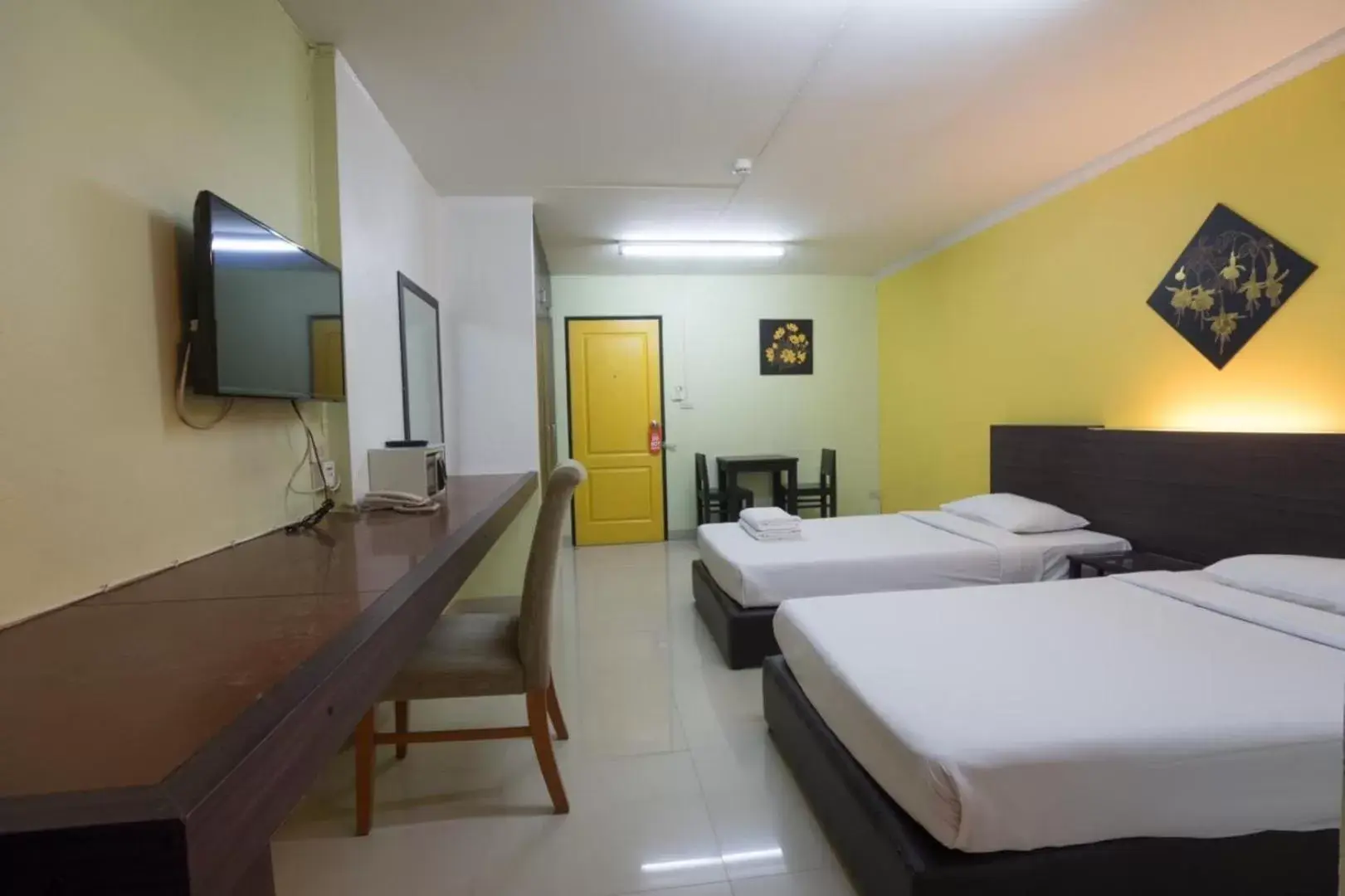 Standard Twin Room in Smith Residence Standard Twin Room in Smith Residence