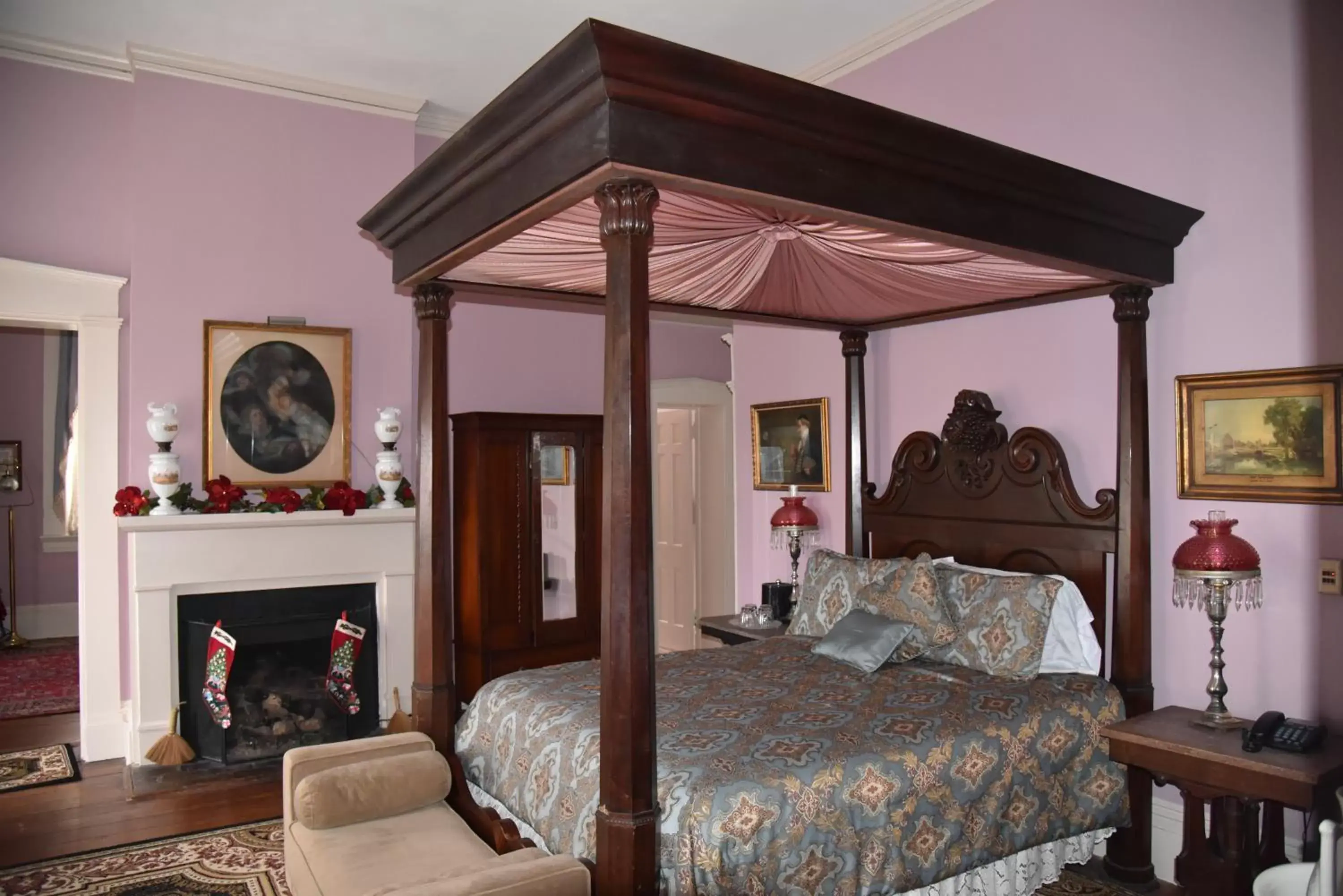 Photo of the whole room, Bed in Corners Mansion Inn - A Bed and Breakfast