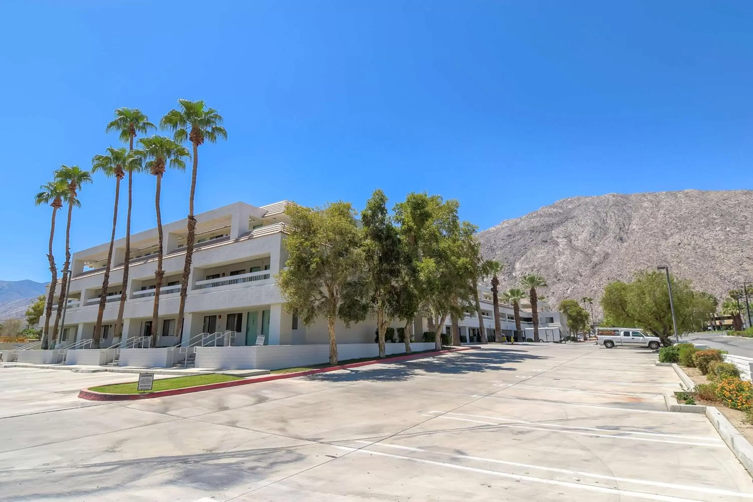 Property building in Motel 6-Palm Springs, CA - Downtown Property building in Motel 6-Palm Springs, CA - Downtown