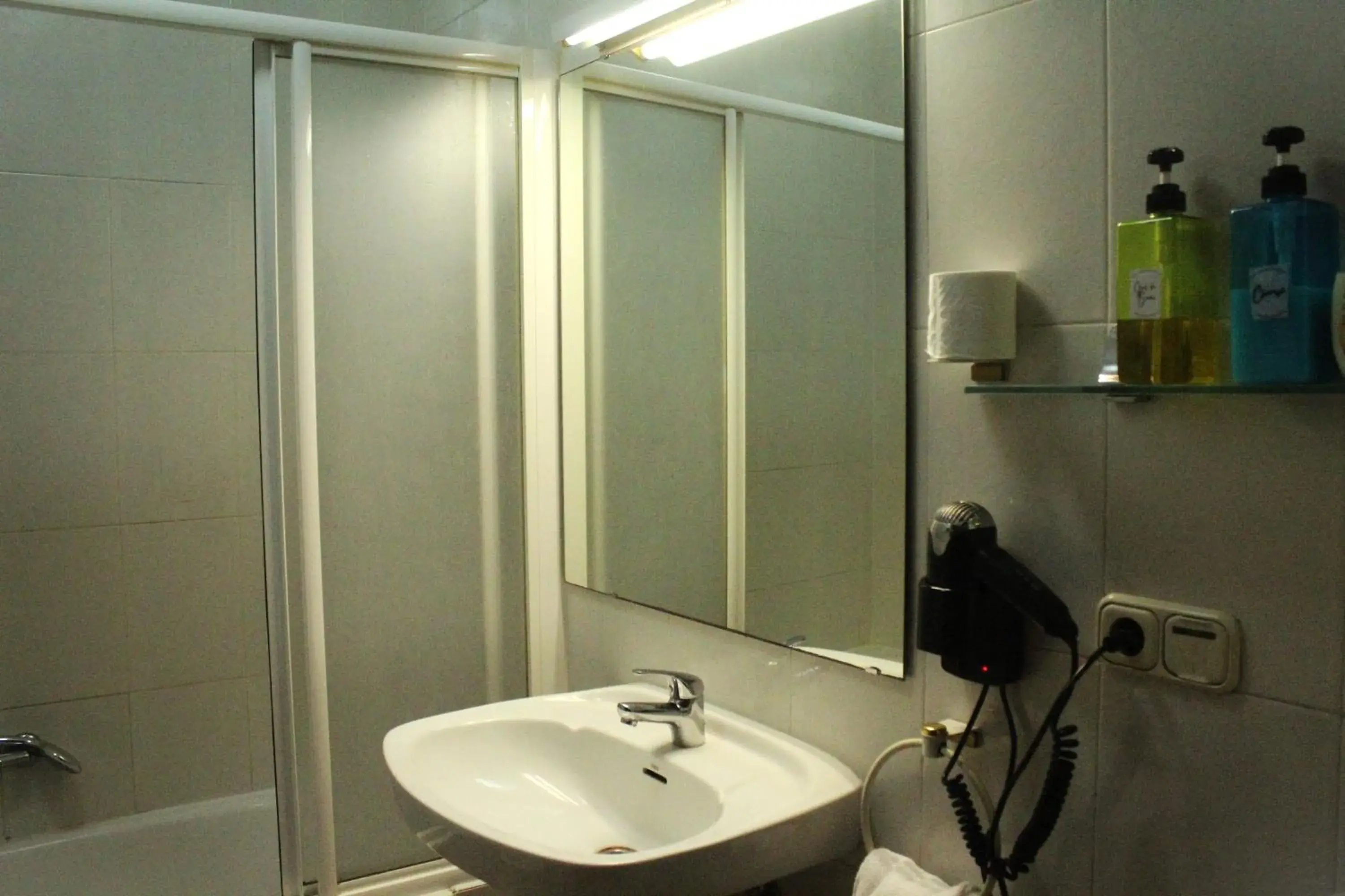 Bathroom in Hotel Sundos Feria Valencia