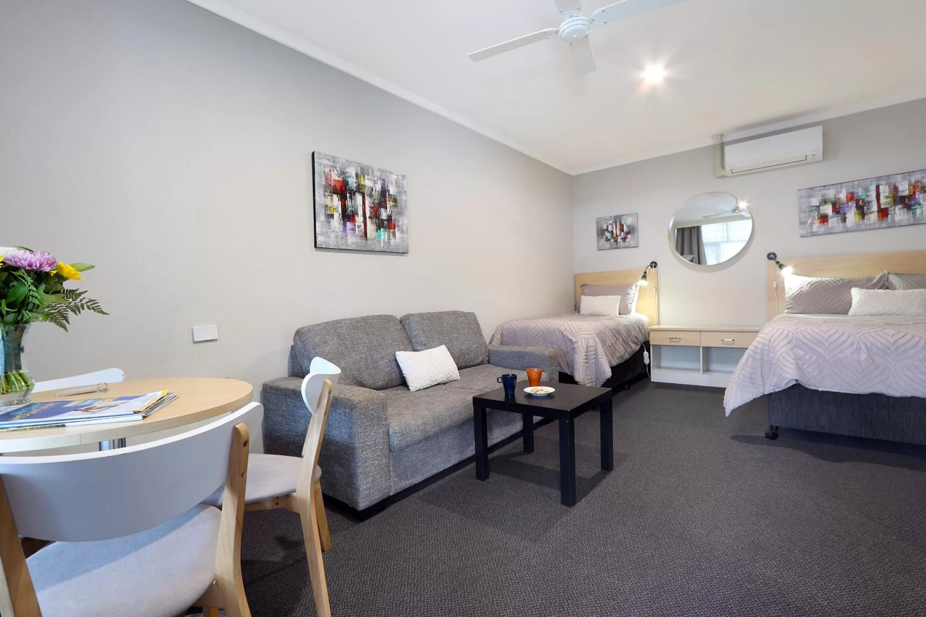 Seating area, Bed in Nebula Motel