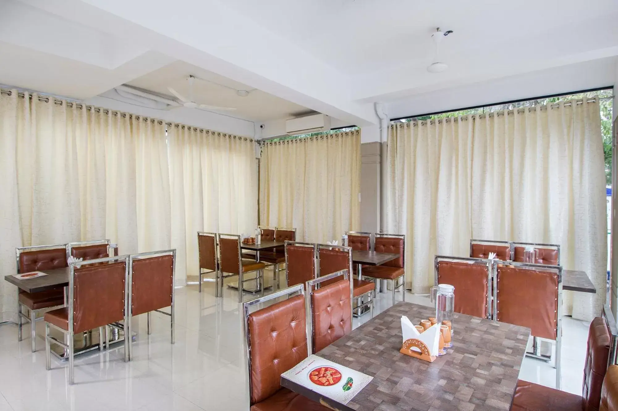 Restaurant/places to eat in FabHotel Limestone Suites -750M from Yashoda Hospitals, Somajiguda Restaurant/places to eat in FabHotel Limestone Suites -750M from Yashoda Hospitals, Somajiguda