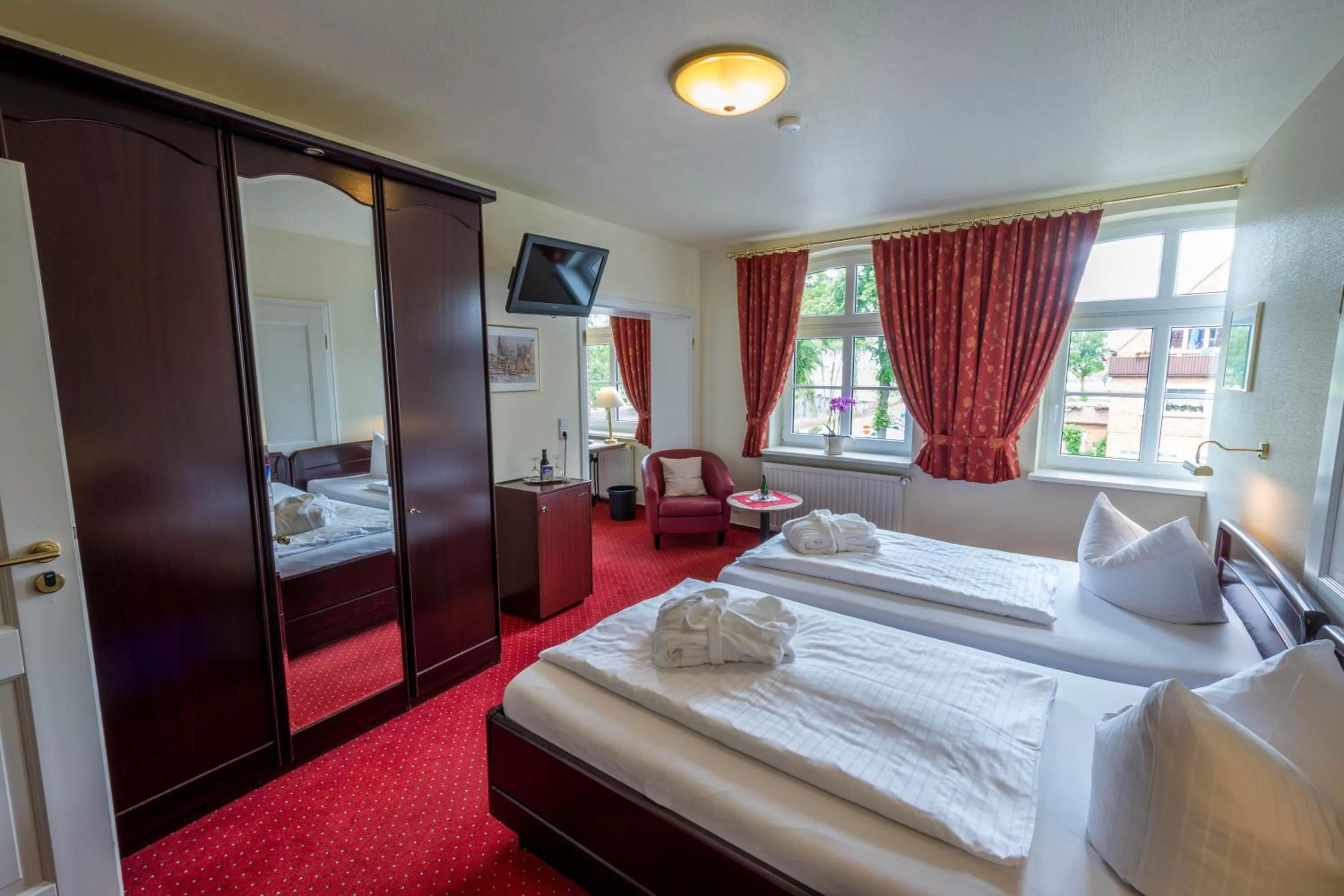 Photo of the whole room, Bed in Hotel Hafen Hitzacker - Elbe