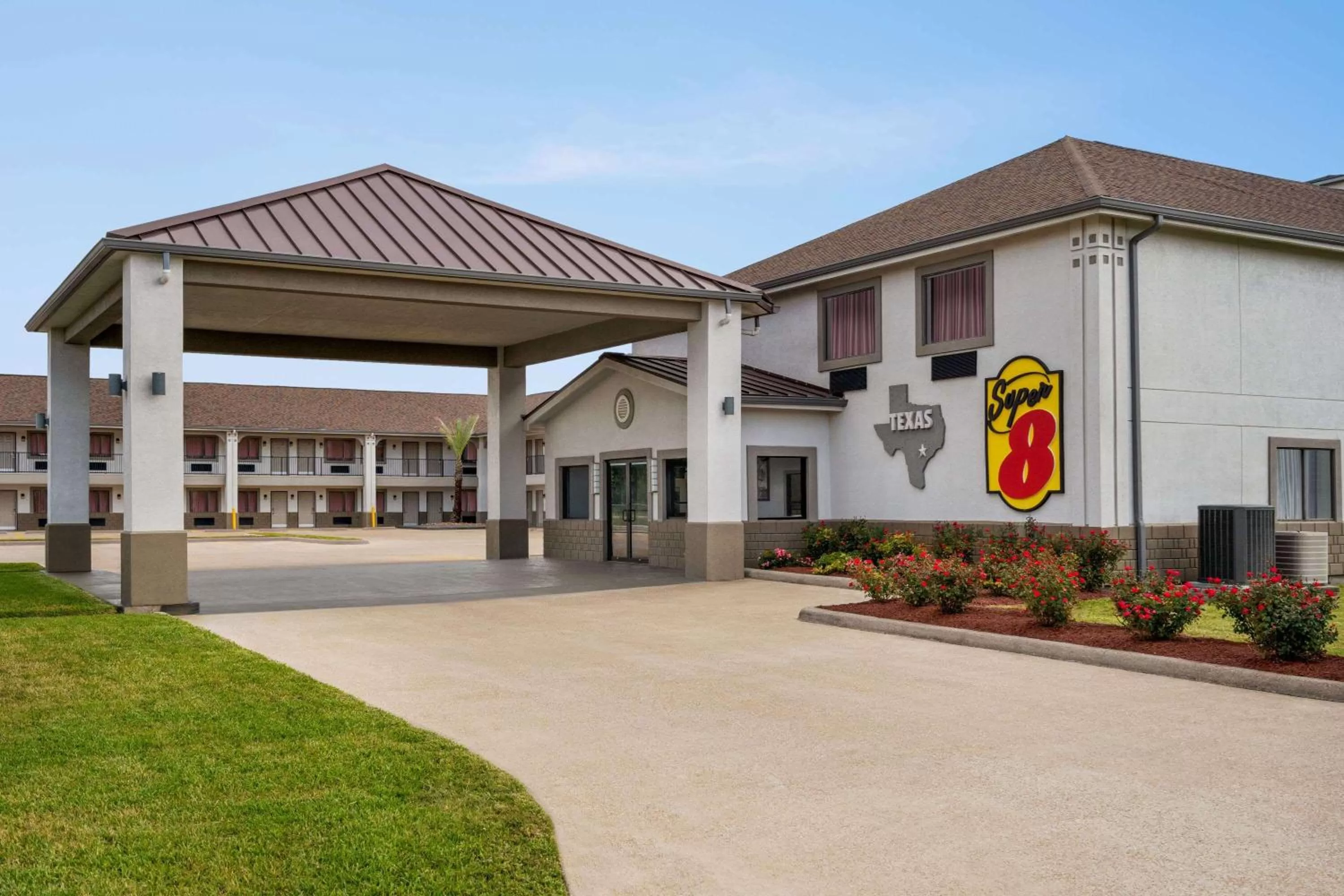 Property Building in Super 8 by Wyndham Houston/Dtwn/I-610